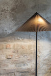 Plisado grå golvlampa skandinavisk design | Plisado grey floor lamp | Plisado grau Stehlampe skandinavisches Design