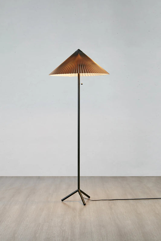 Plisado grå golvlampa stilren belysning | Plisado grey floor lamp | Plisado grau Stehlampe minimalistische Beleuchtung