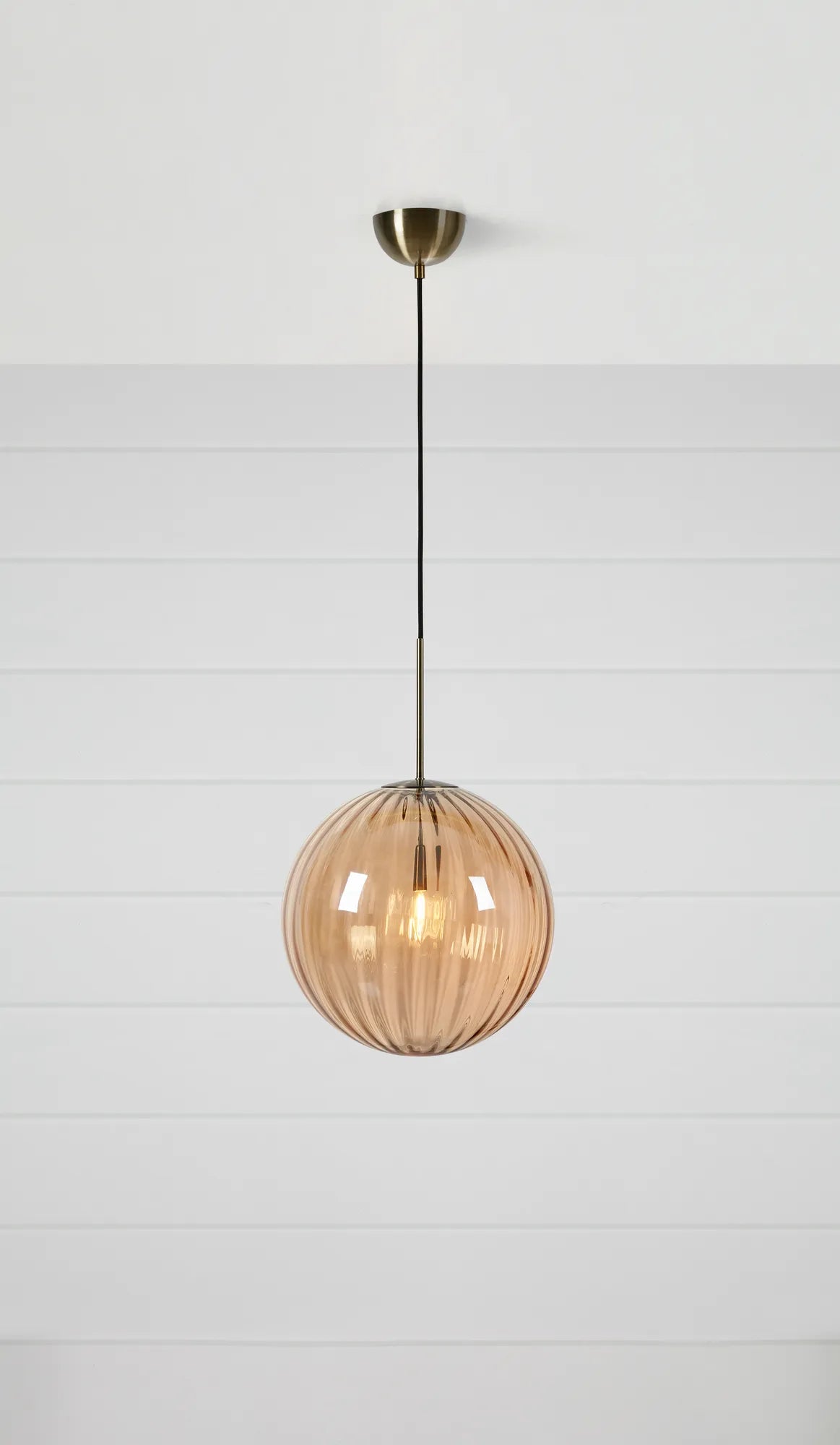 Fengari bärnsten taklampa stilren belysning skandinavisk design | Fengari amber Scandinavian design | Fengari Bernstein