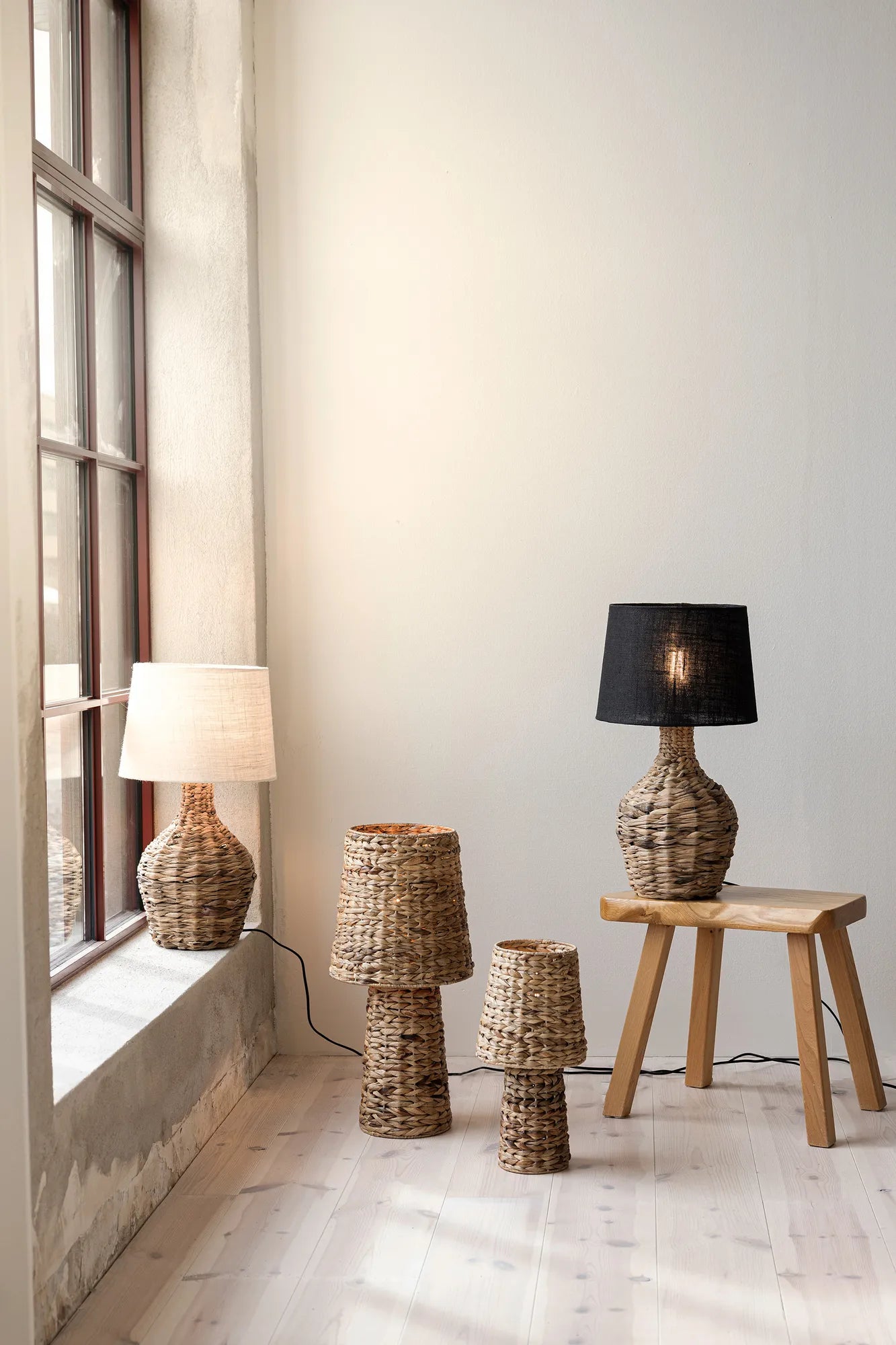 Paglia svart bordslampa svensk design | Paglia black table lamp Swedish | Paglia schwarz Tischlampe schwedisches Design