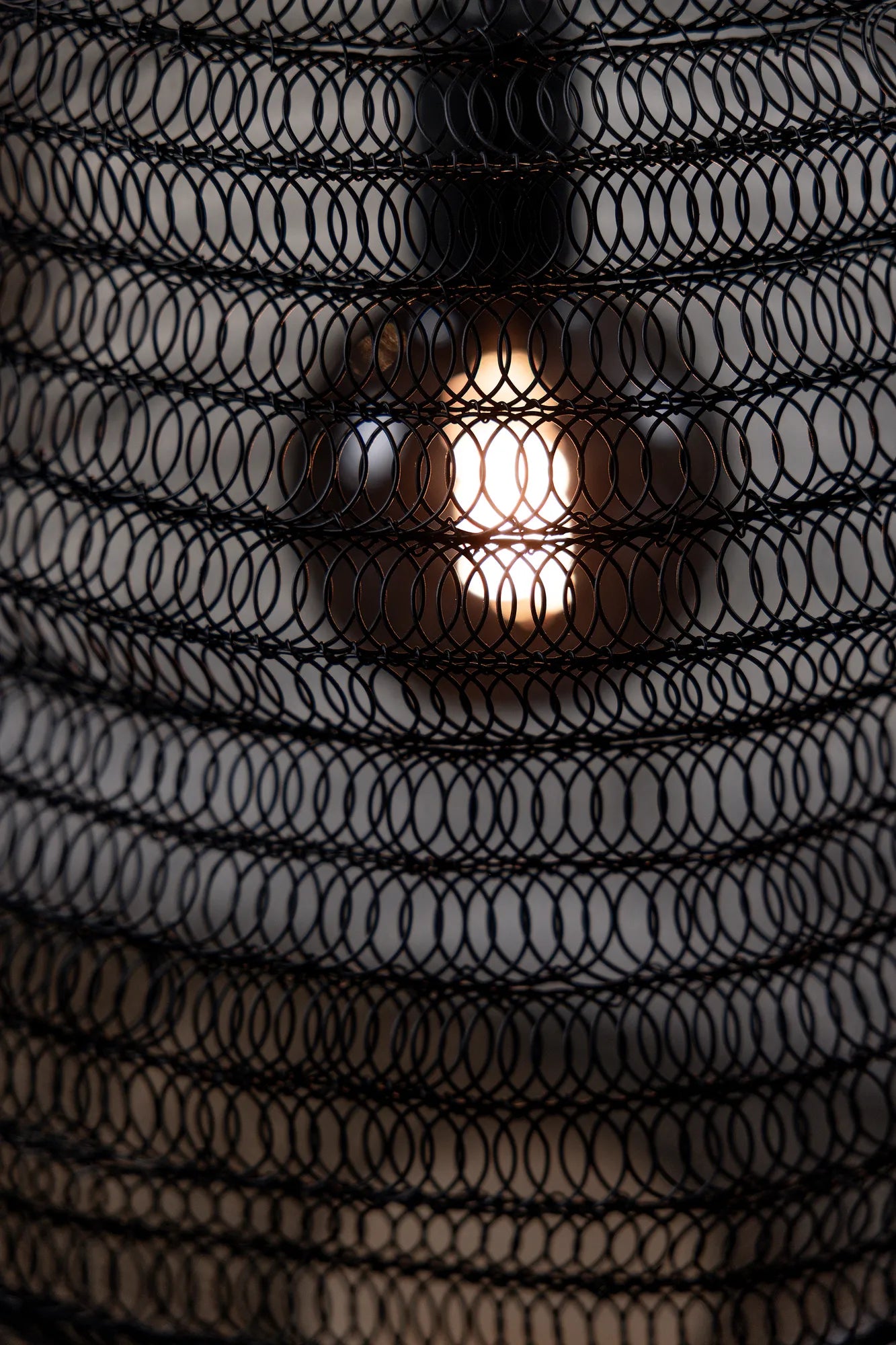 Tazza svart taklampa stilren belysning | Tazza black pendant lamp | Tazza schwarz Pendelleuchte minimalistische Beleuchtung