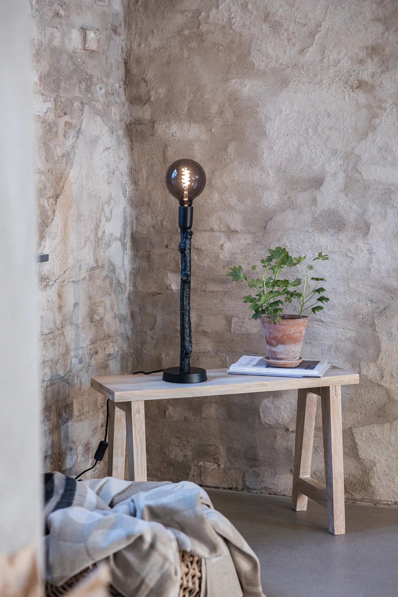 Ramo svart bordslampa belysning | Ramo black table lamp | Ramo schwarz Tischlampe