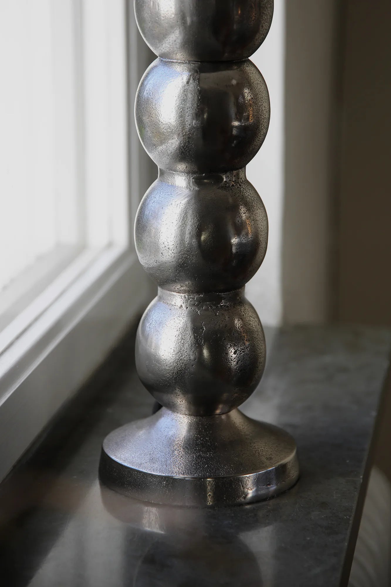 Gong silver bordslampa stilren belysning | Gong silver table lamp | Gong Silber Tischlampe minimalistische Beleuchtung