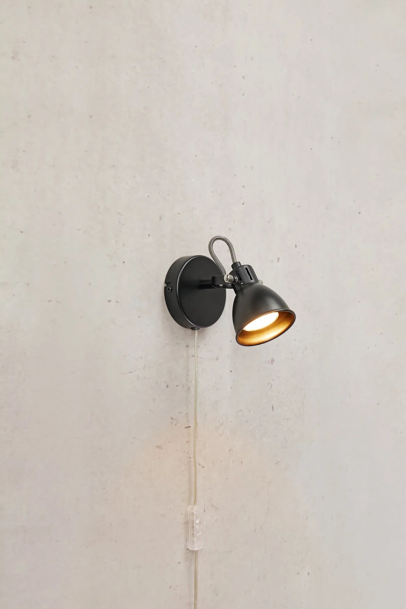 Mion svart vägglampa stilren belysning | Mion black wall lamp | Mion schwarz Wandleuchte minimalistische Beleuchtung
