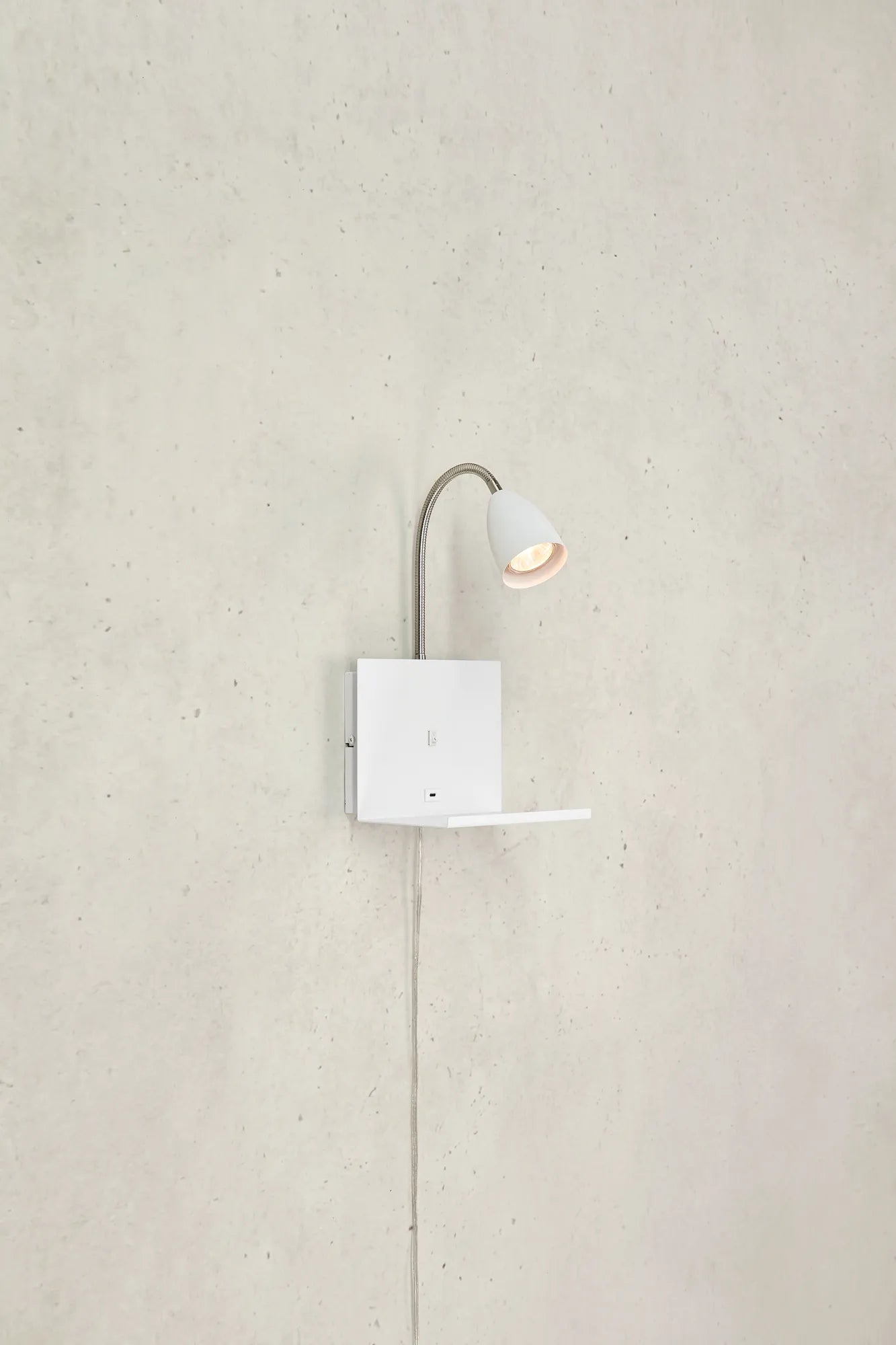 Cuarto vit vägglampa stilren belysning | Cuarto white wall lamp | Cuarto weiß Wandleuchte minimalistische Beleuchtung