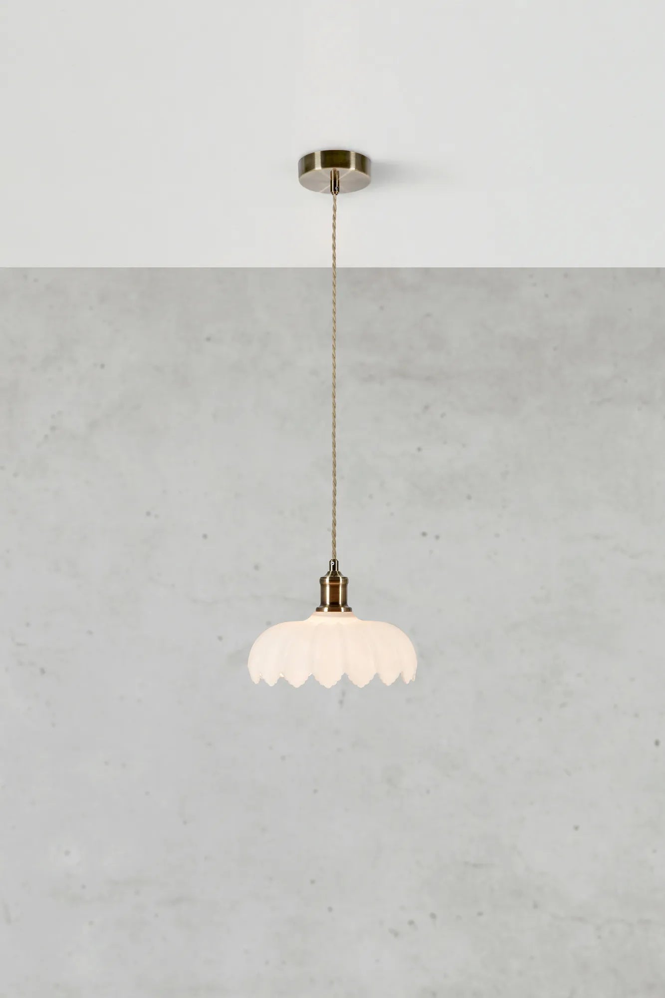 Kurage vit taklampa stilren belysning | Kurage white pendant lamp | Kurage weiß Pendelleuchte minimalistische Beleuchtung