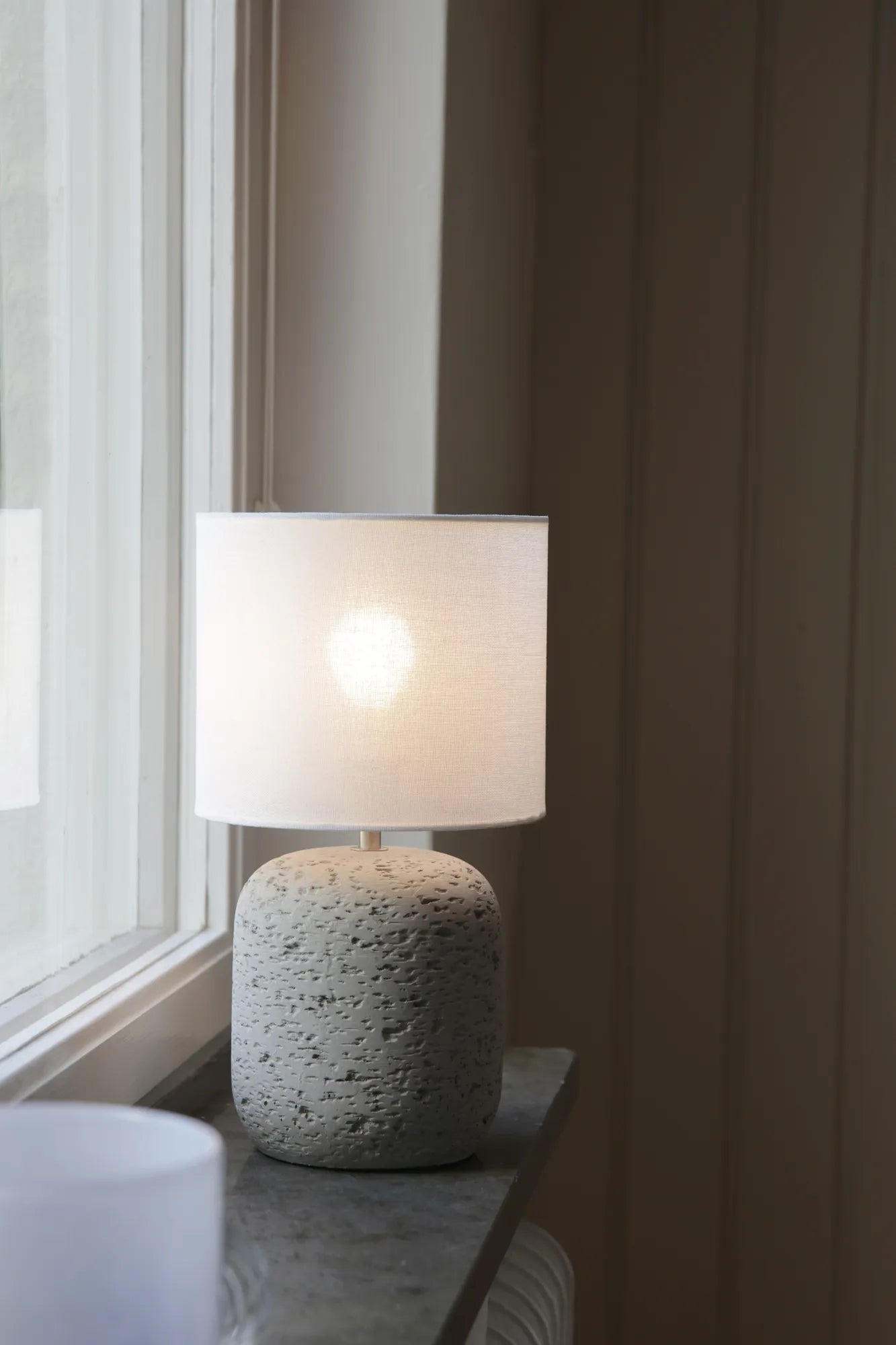 Montagna grå bordslampa 32 cm belysning | Montagna grey table lamp | Montagna grau Tischlampe
