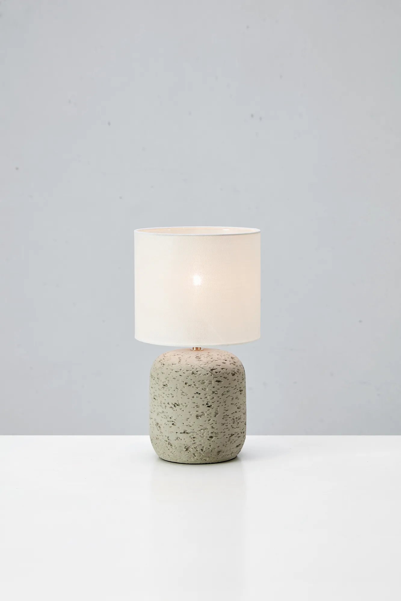 Montagna grå bordslampa 32 cm stilren belysning | Montagna grey table | Montagna grau Tischlampe minimalistische Beleuchtung
