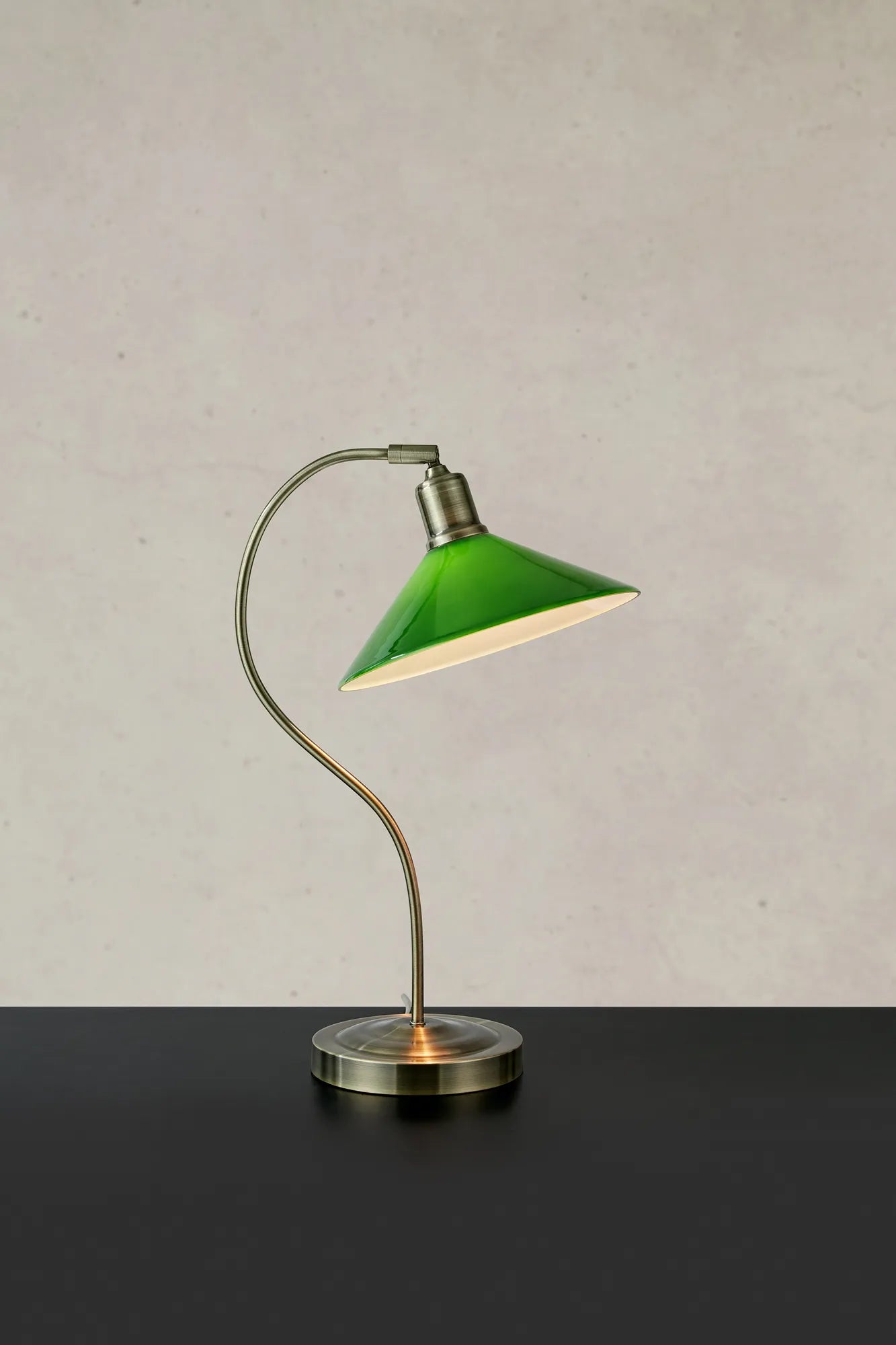 Vela grön bordslampa stilren belysning | Vela green table lamp minimalist | Vela grün Tischlampe minimalistische Beleuchtung
