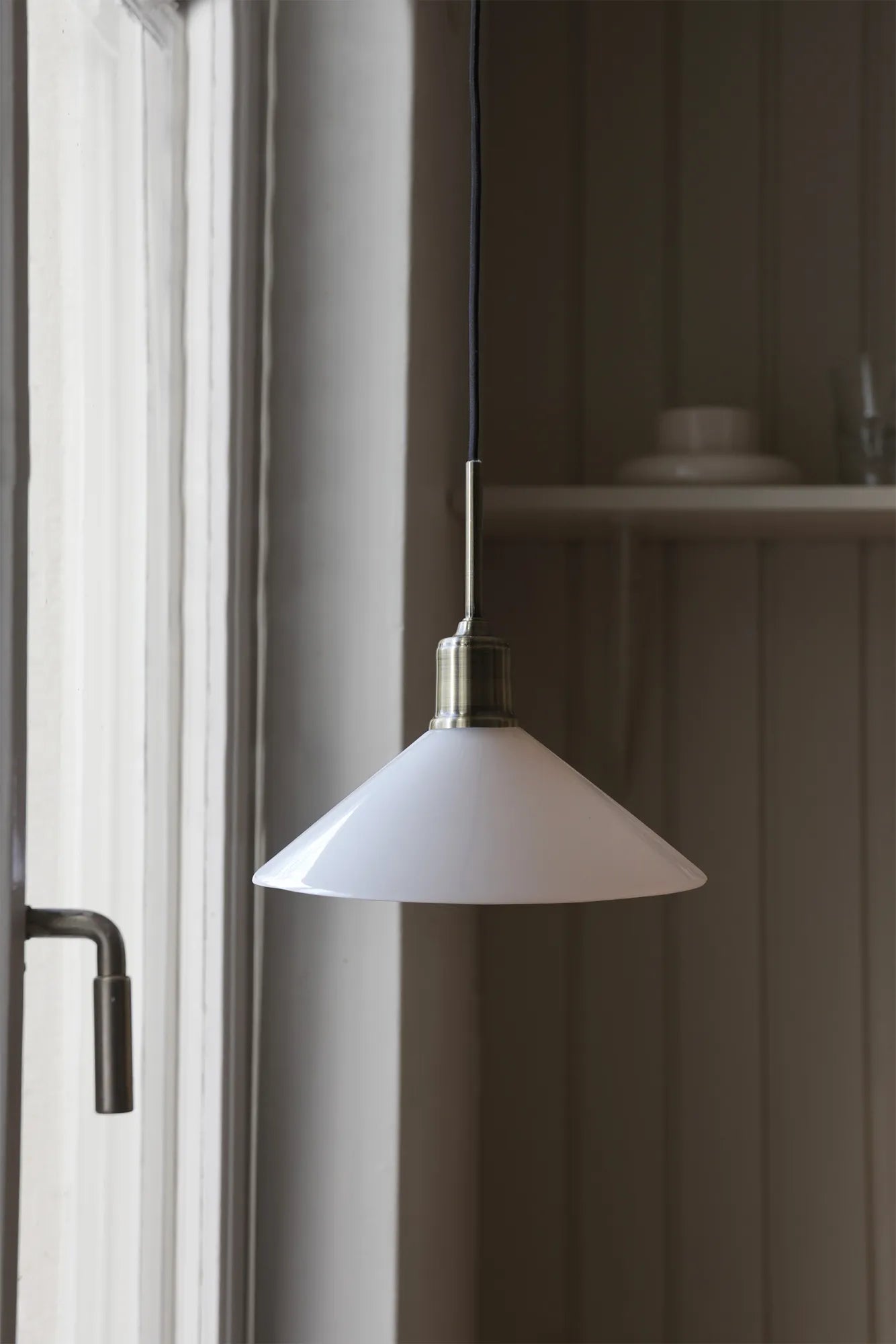 Vela vit fönsterlampa stilren belysning | Vela white window light | Vela weiß Fensterleuchte minimalistische Beleuchtung