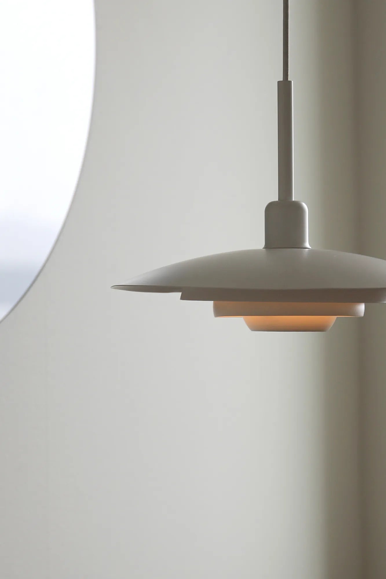 Piny vit taklampa 35 cm skandinavisk design | Piny white pendant lamp | Piny weiß Pendelleuchte skandinavisches Design