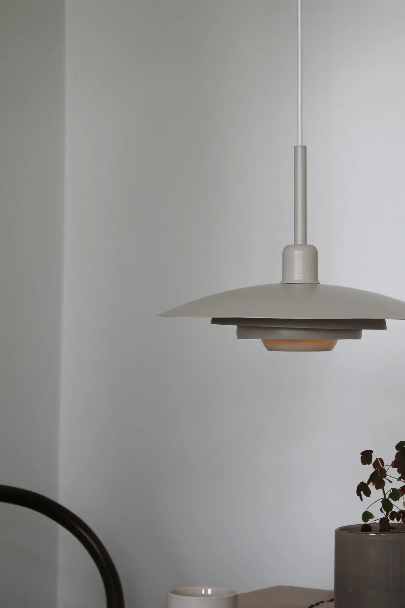 Piny beige taklampa 35 cm skandinavisk design | Piny beige pendant lamp | Piny beige Pendelleuchte skandinavisches Design