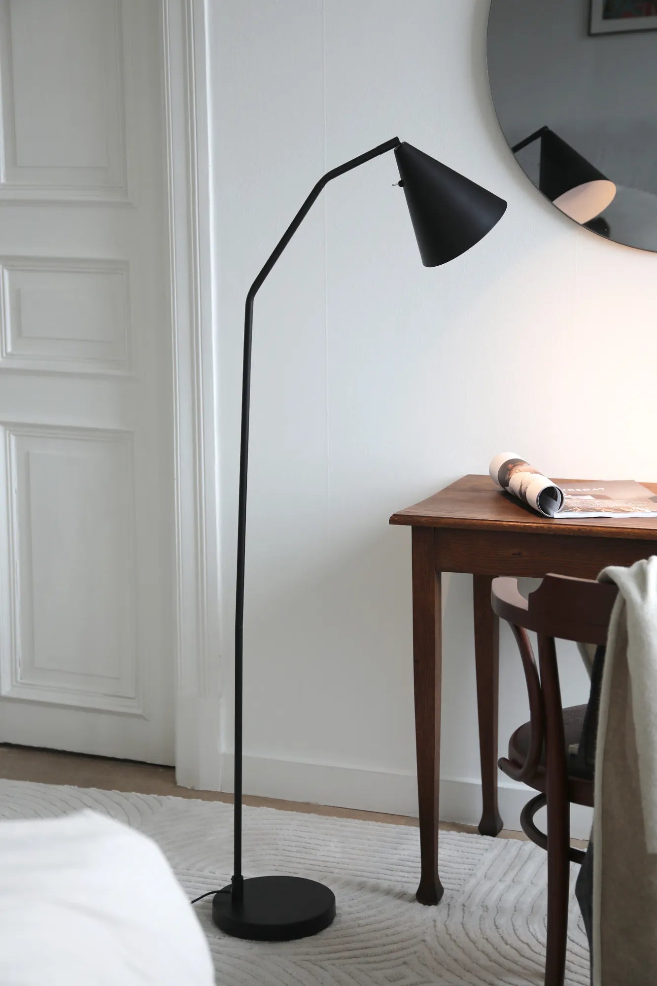 Funil svart golvlampa belysning | Funil black floor lamp | Funil schwarz Stehlampe
