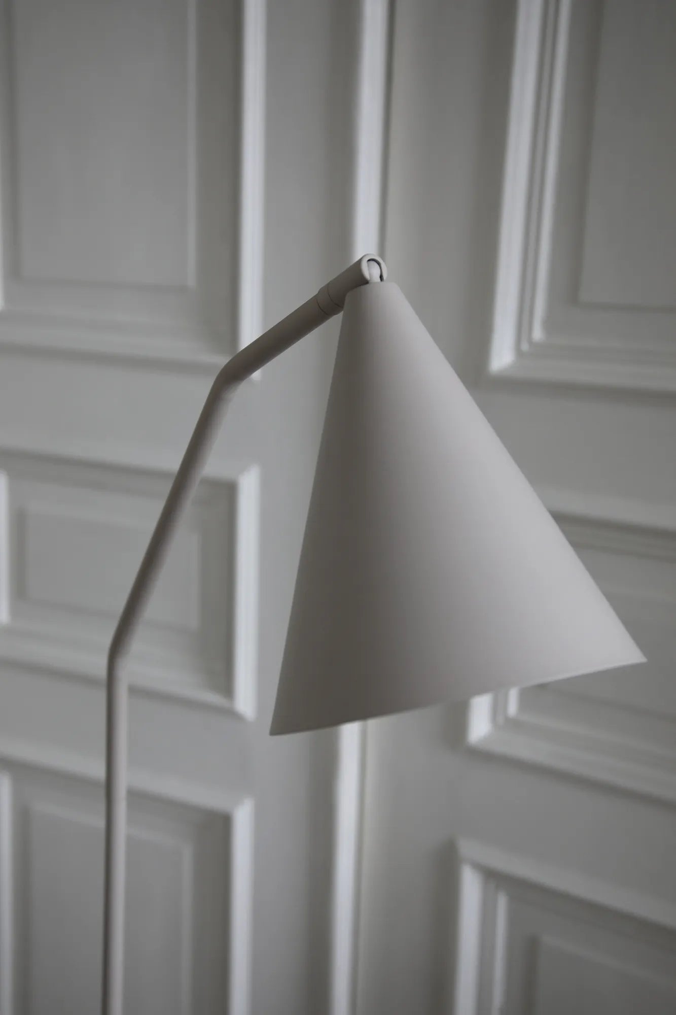 Funil beige golvlampa skandinavisk design | Funil beige floor lamp | Funil beige Stehlampe skandinavisches Design