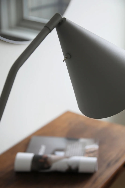 Funil grå golvlampa stilren belysning | Funil grey floor lamp minimalist | Funil grau Stehlampe minimalistische Beleuchtung