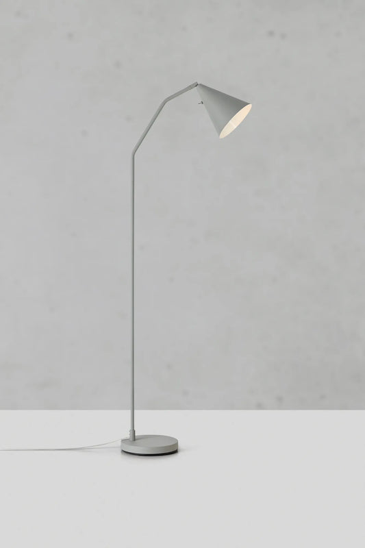 Funil grå golvlampa stilren belysning skandinavisk design | Funil grey floor lamp minimalist Scandinavian design | Funil grau