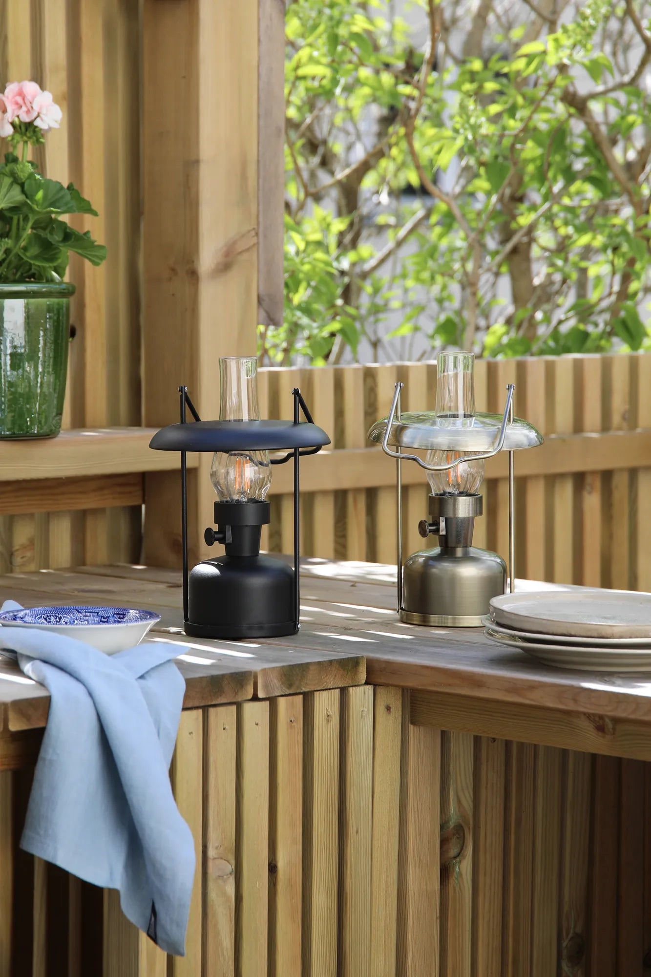 Fanos svart lampa skandinavisk design | Fanos black lamp Scandinavian design | Fanos schwarz Lampe skandinavisches Design