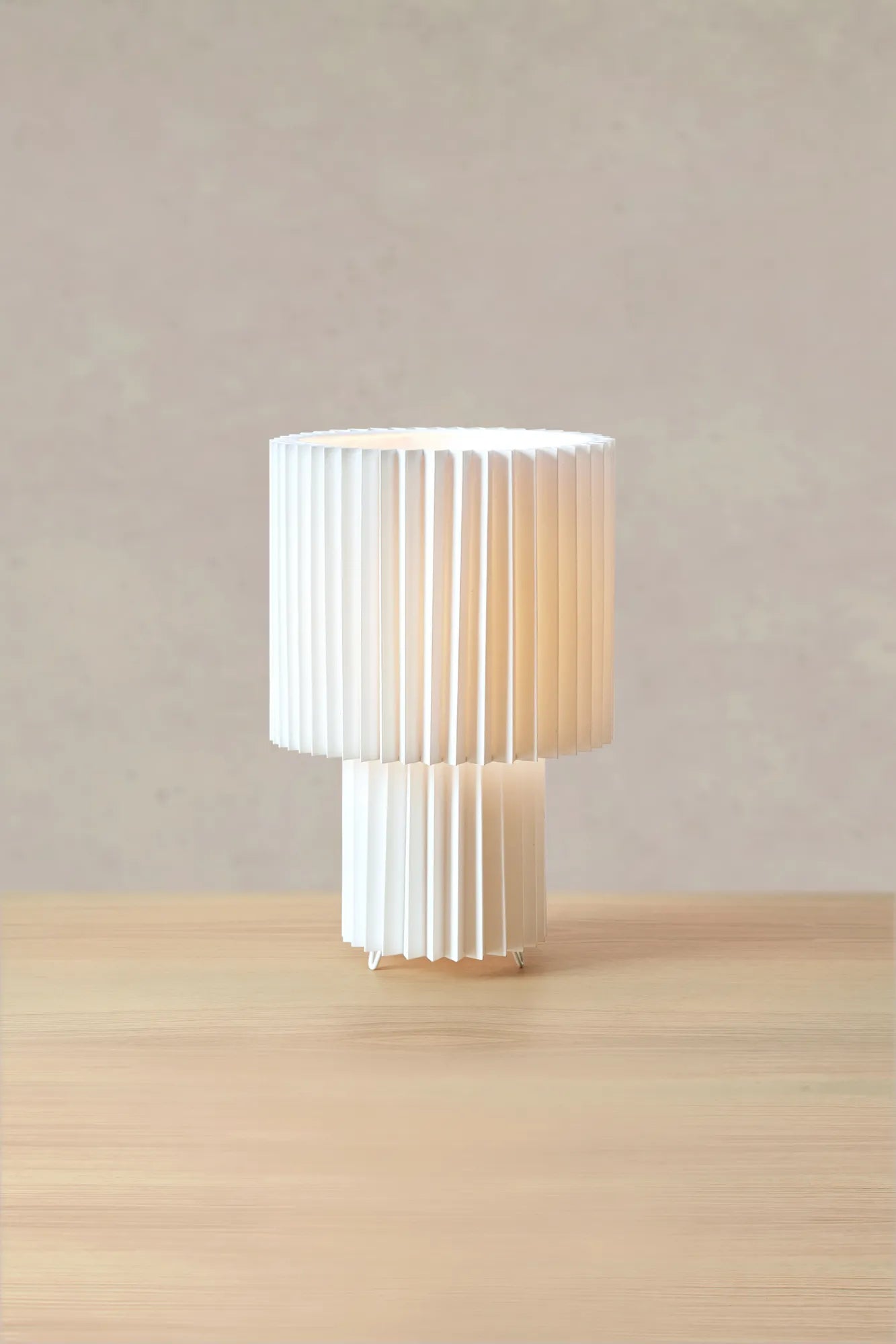 Catis vit bordslampa 32 cm stilren belysning | Catis white table lamp | Catis weiß Tischlampe minimalistische Beleuchtung