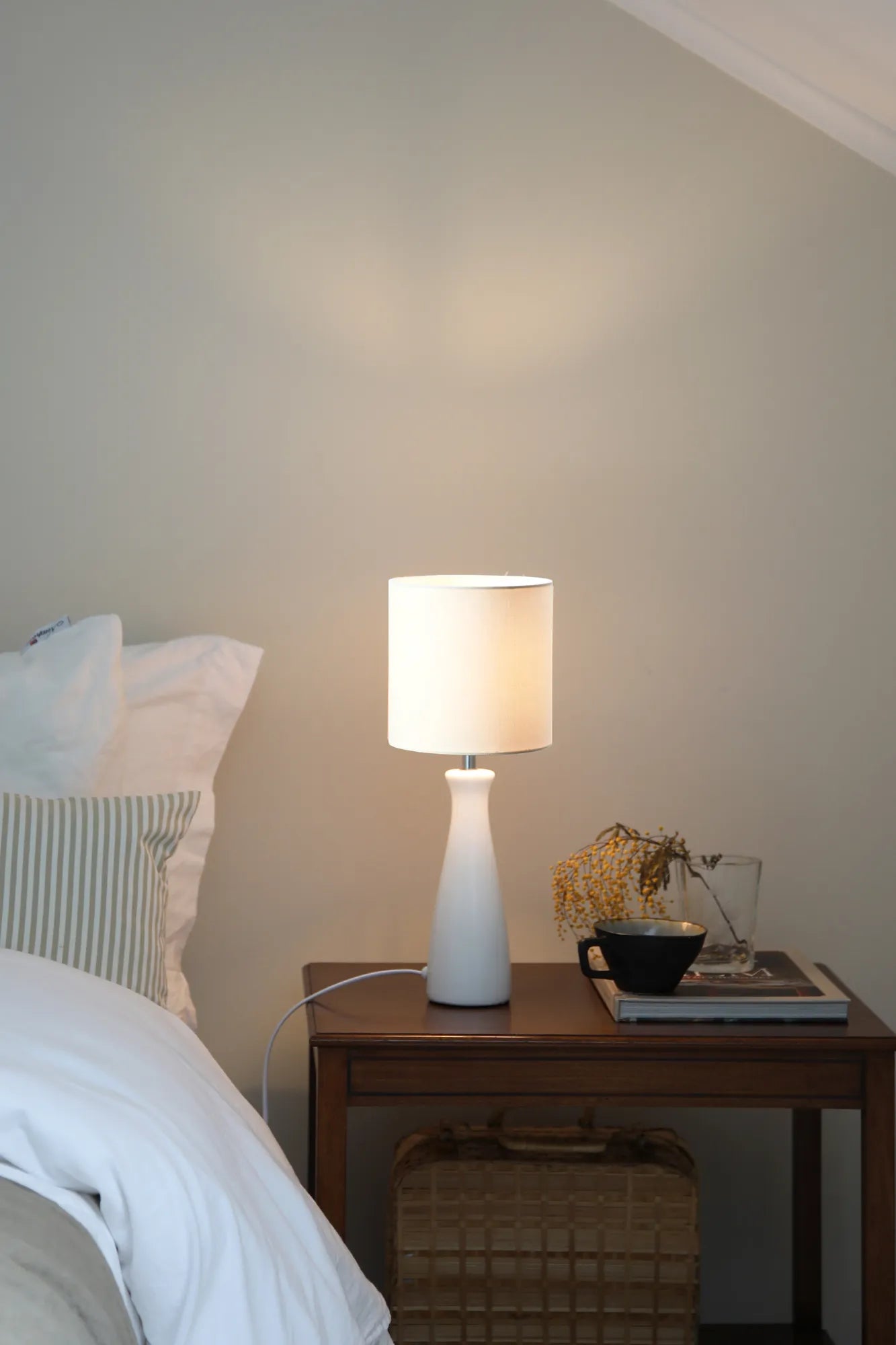 Birillo vit bordslampa belysning | Birillo white table lamp | Birillo weiß Tischlampe