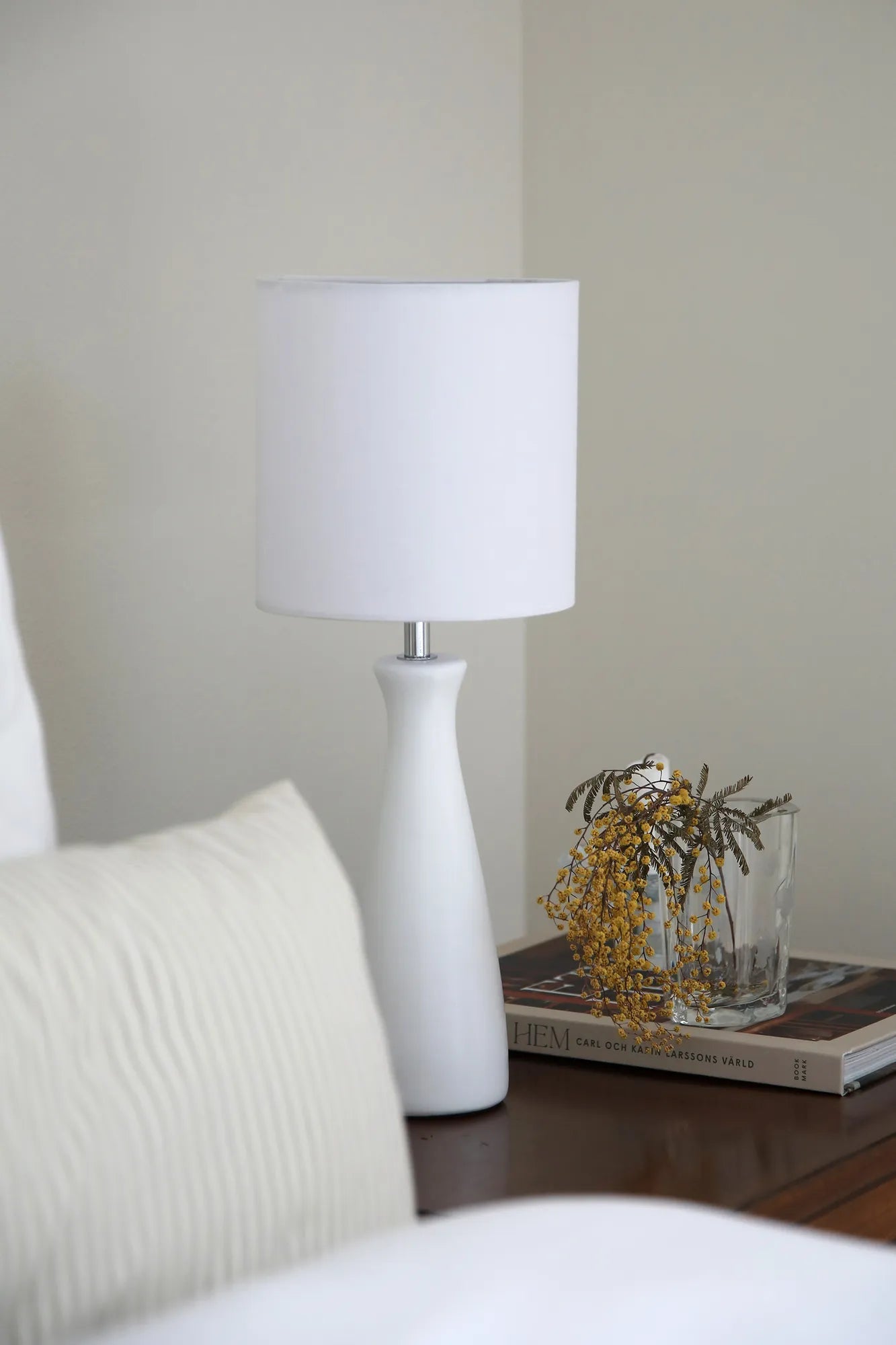 Birillo vit bordslampa skandinavisk design | Birillo white table lamp | Birillo weiß Tischlampe skandinavisches Design