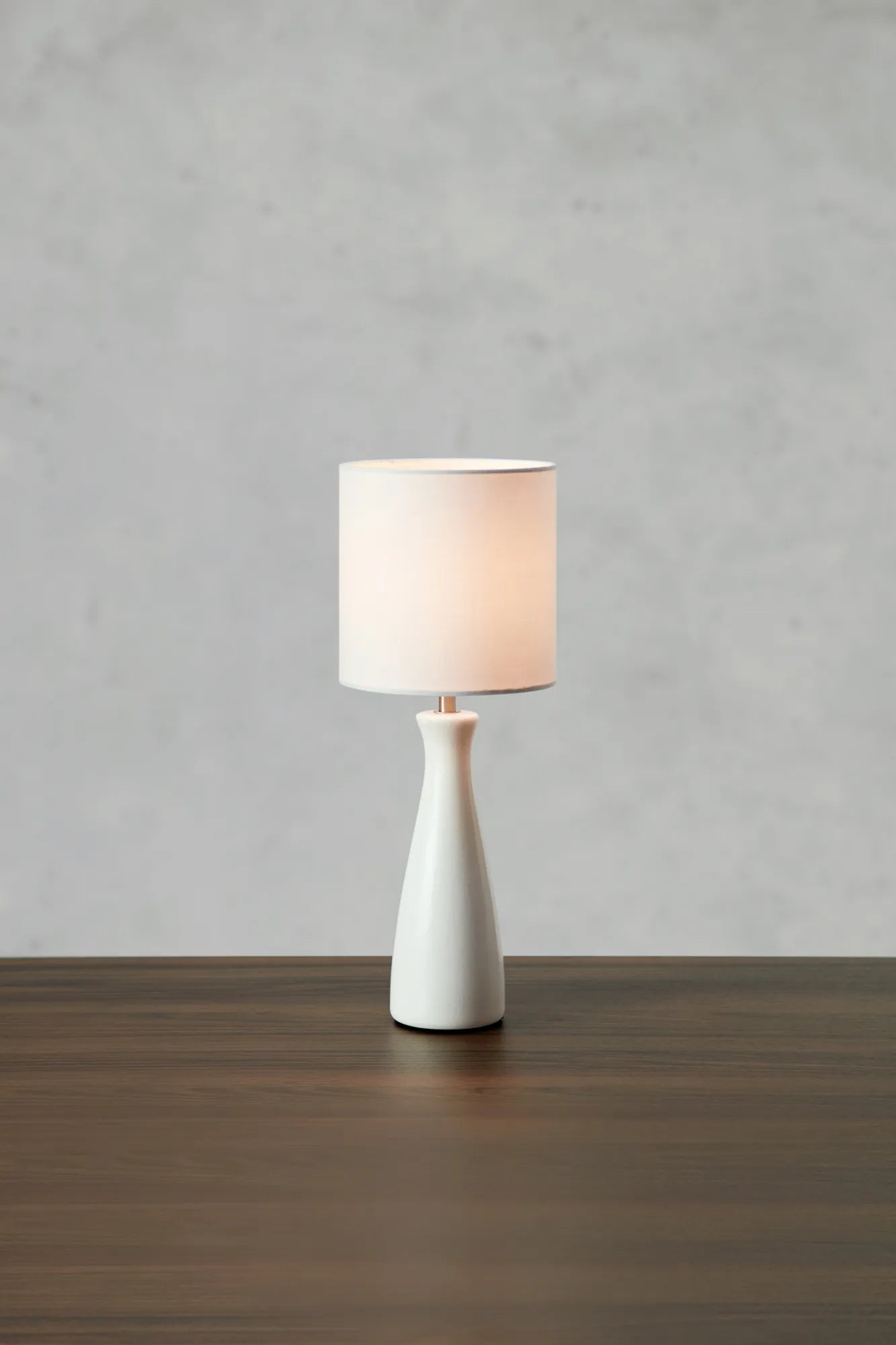 Birillo vit bordslampa stilren belysning | Birillo white table lamp | Birillo weiß Tischlampe minimalistische Beleuchtung