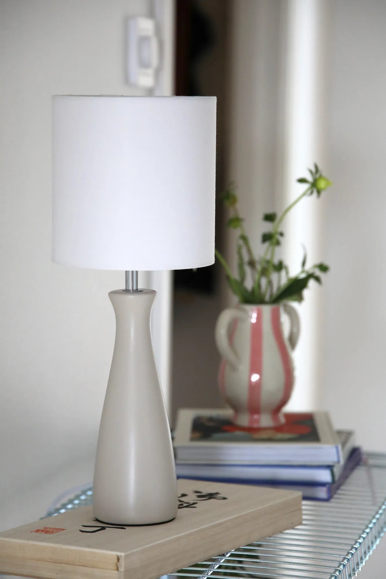 Birillo beige bordslampa skandinavisk design stilren belysning | Birillo beige table lamp minimalist lighting | Birillo beige