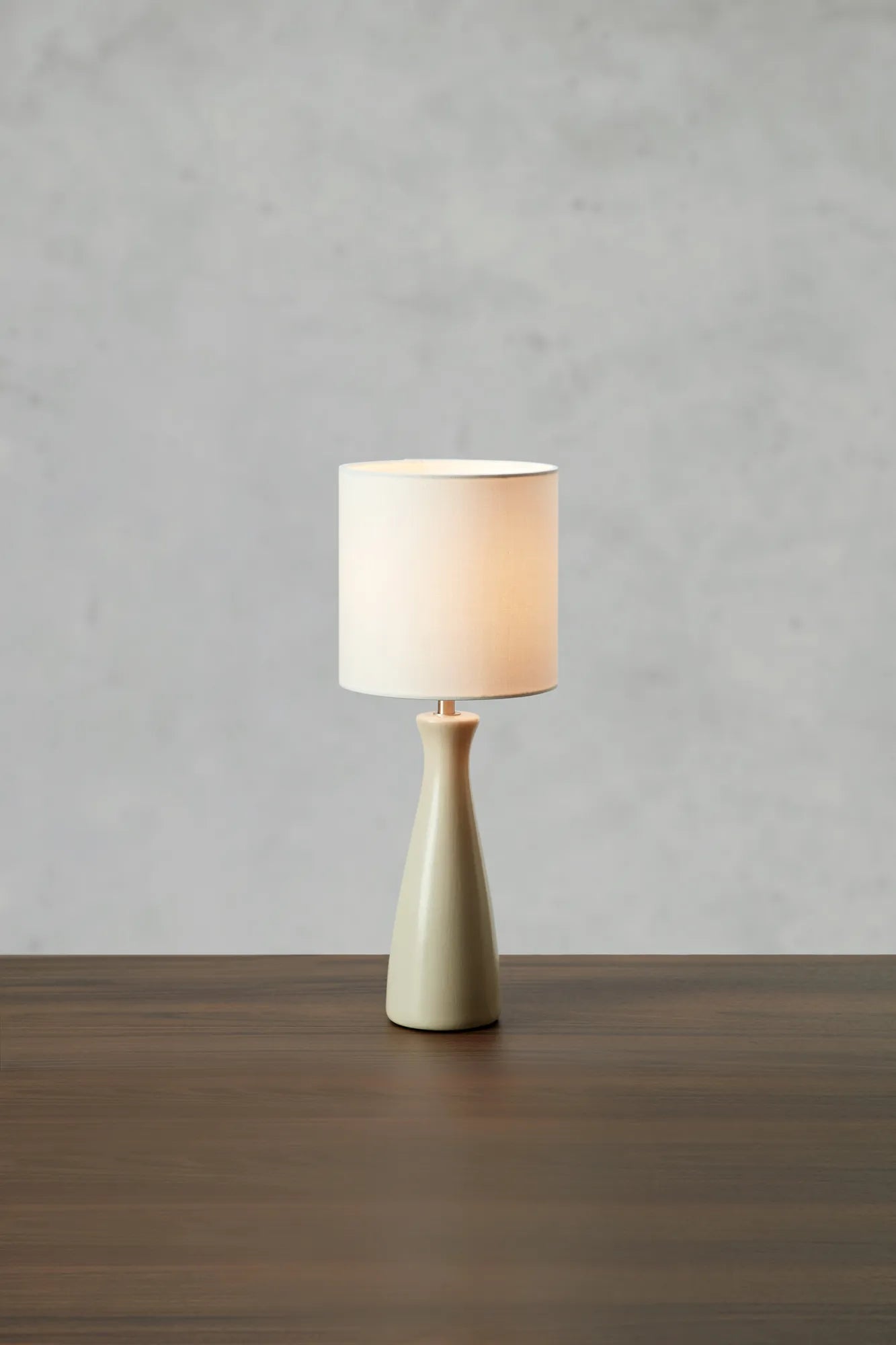 Birillo beige bordslampa stilren belysning | Birillo beige table lamp | Birillo beige Tischlampe minimalistische Beleuchtung
