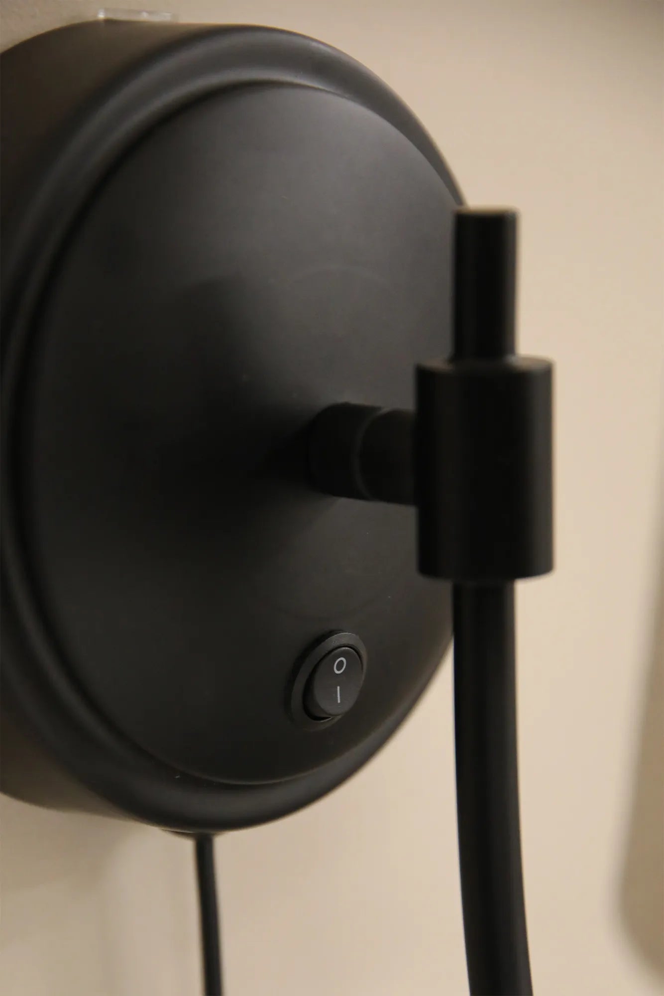 Amar svart vägglampa stilren belysning | Amar black wall lamp | Amar schwarz Wandleuchte minimalistische Beleuchtung