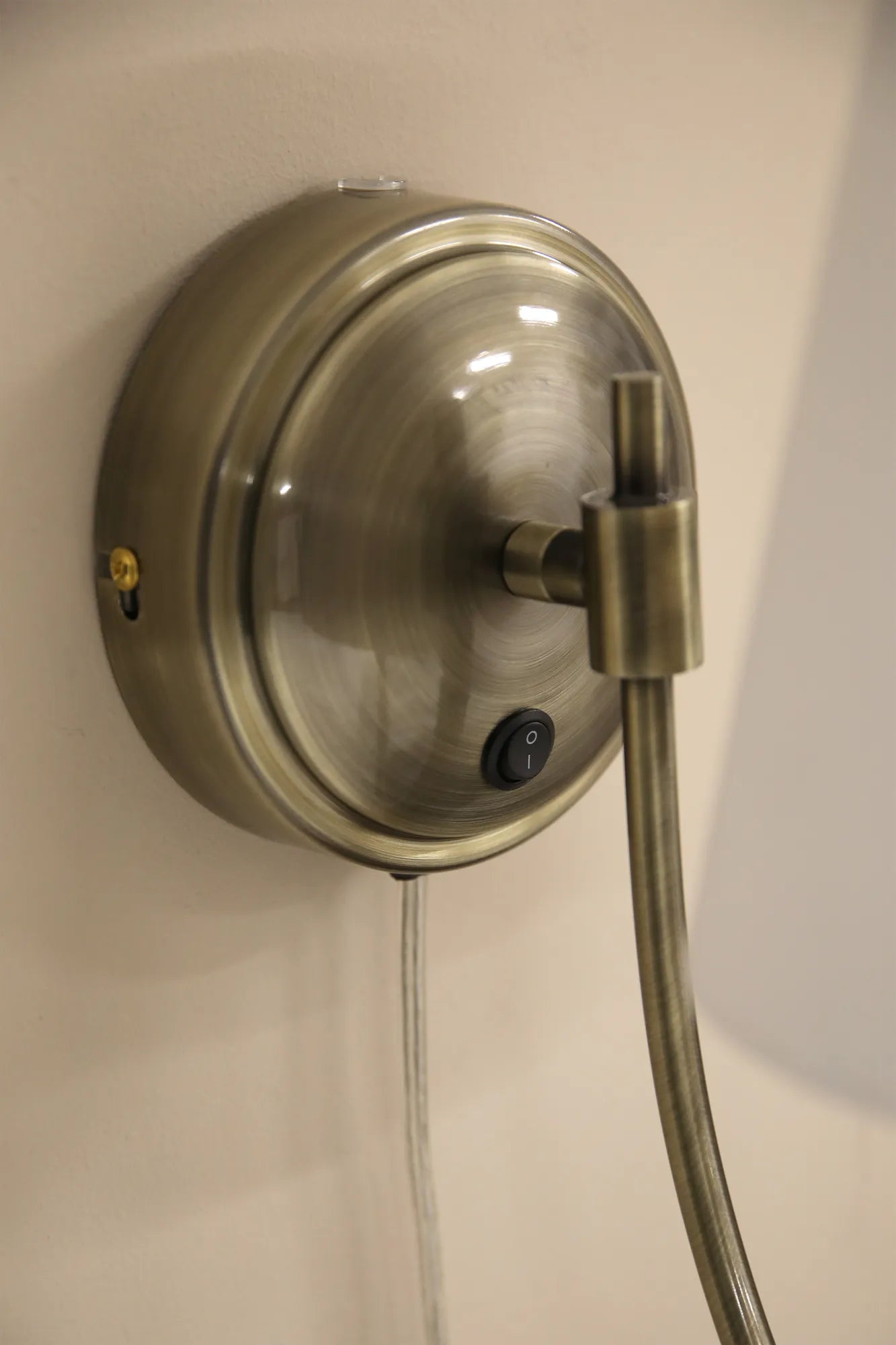 Amar mässing vägglampa stilren belysning | Amar brass wall lamp | Amar Messing Wandleuchte minimalistische Beleuchtung