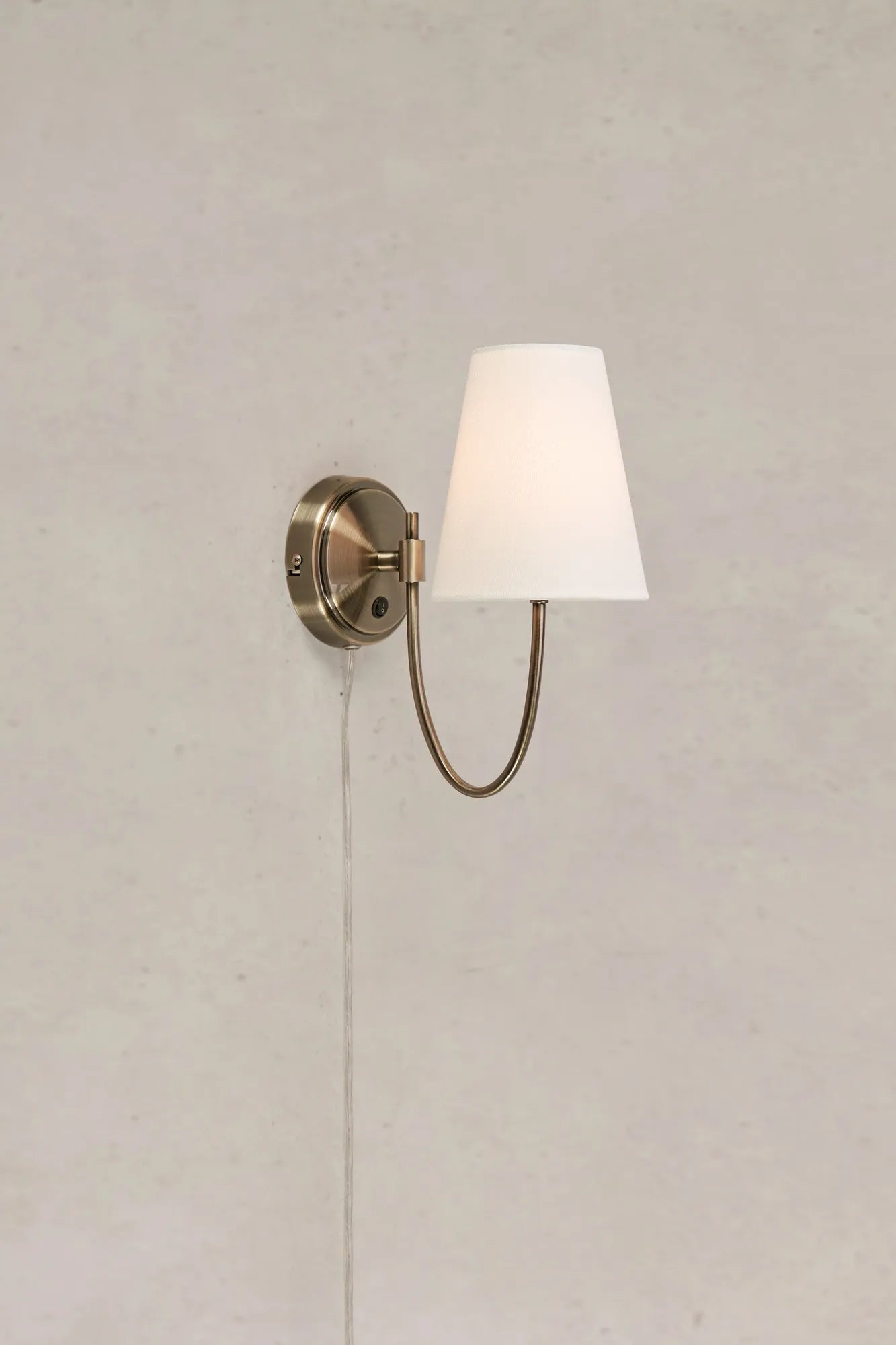 Amar mässing vägglampa stilren belysning | Amar brass wall lamp | Amar Messing Wandleuchte minimalistische Beleuchtung