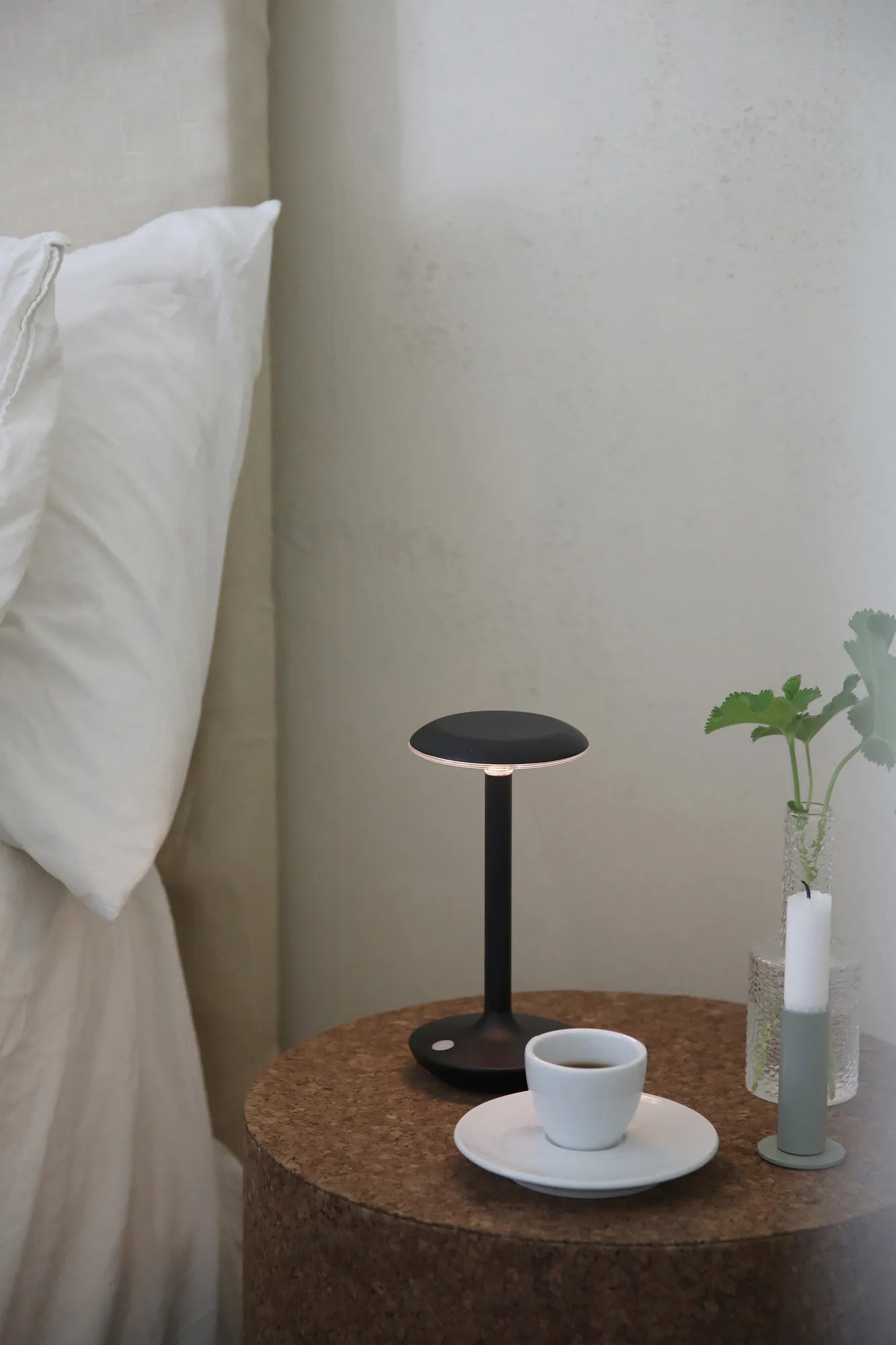 Petit svart lampa skandinavisk design | Petit black lamp Scandinavian design | Petit schwarz Lampe skandinavisches Design