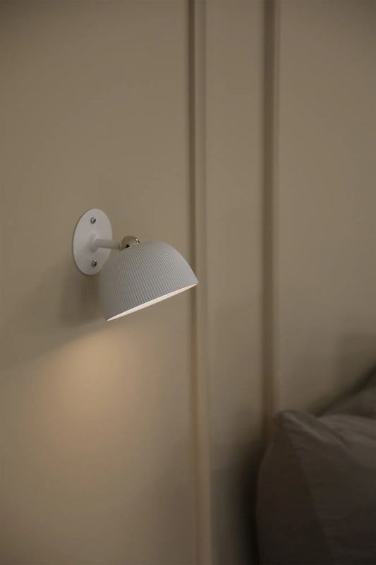 Diverse vit bordslampa skandinavisk design stilren belysning | Diverse white table lamp minimalist lighting | Diverse weiß