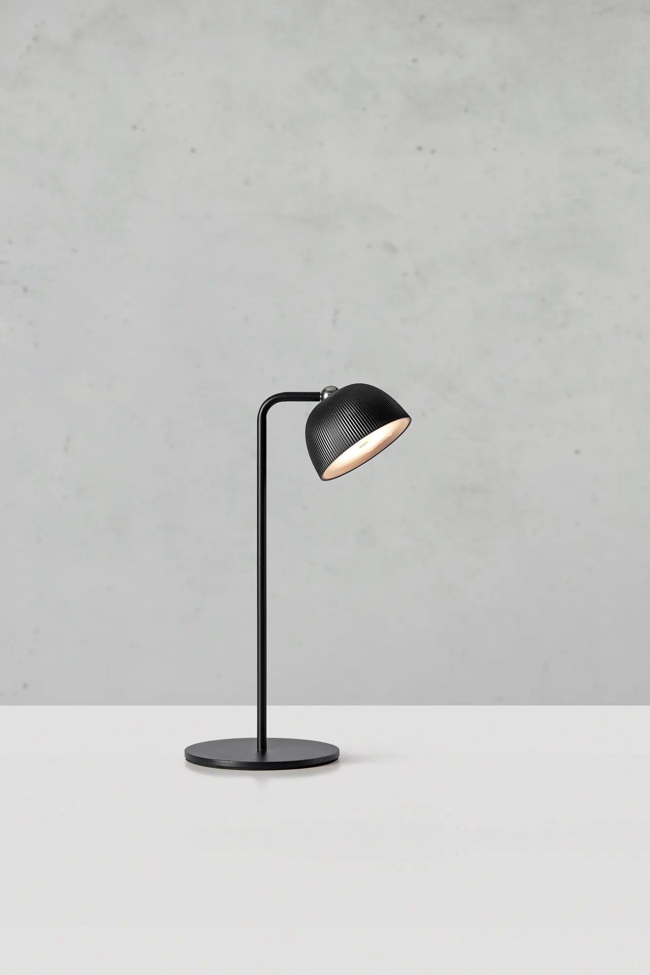 Diverse svart bordslampa stilren belysning | Diverse black table | Diverse schwarz Tischlampe minimalistische Beleuchtung