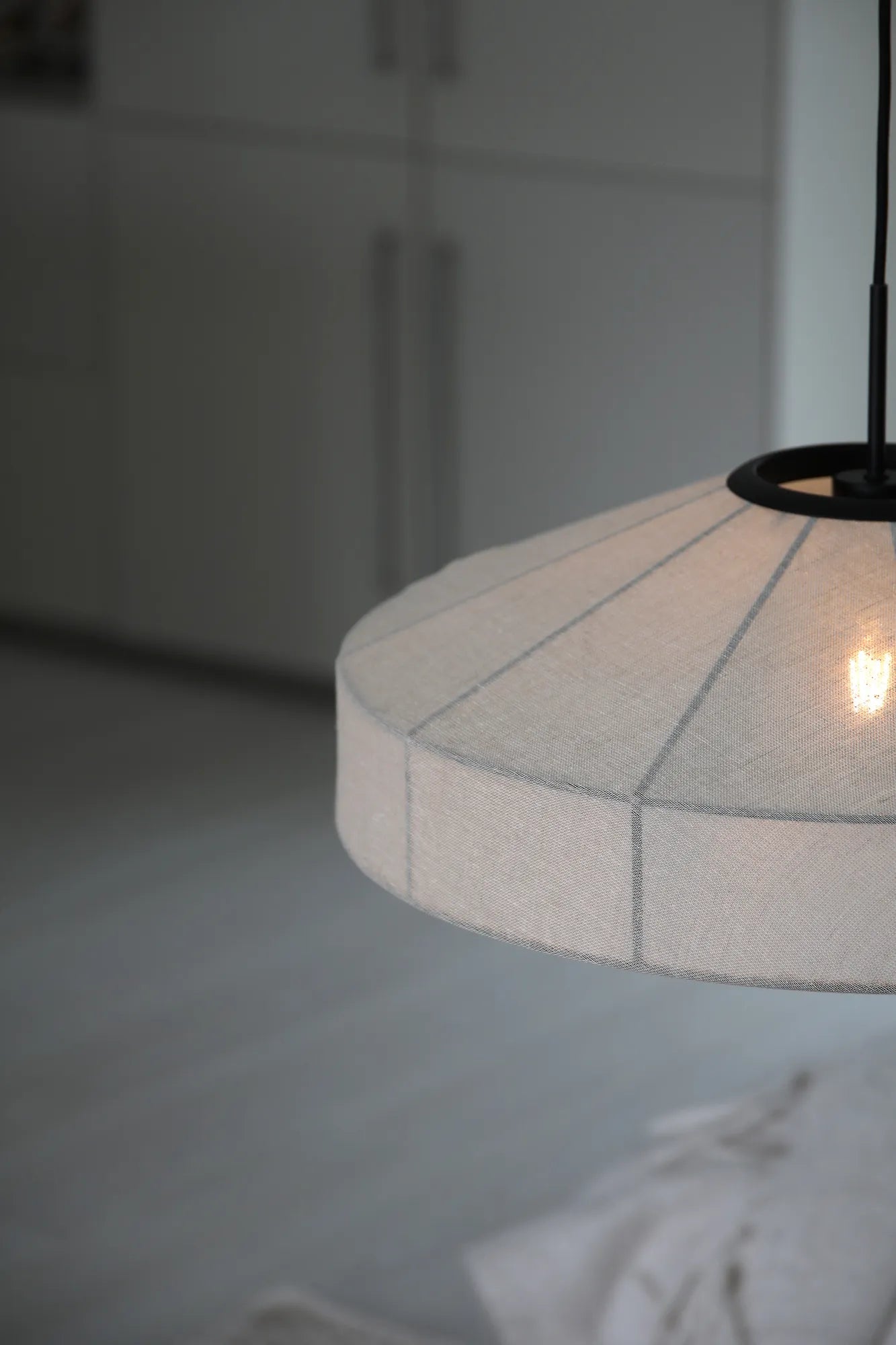 Alia beige taklampa skandinavisk design stilren belysning | Alia beige pendant lamp minimalist lighting | Alia beige