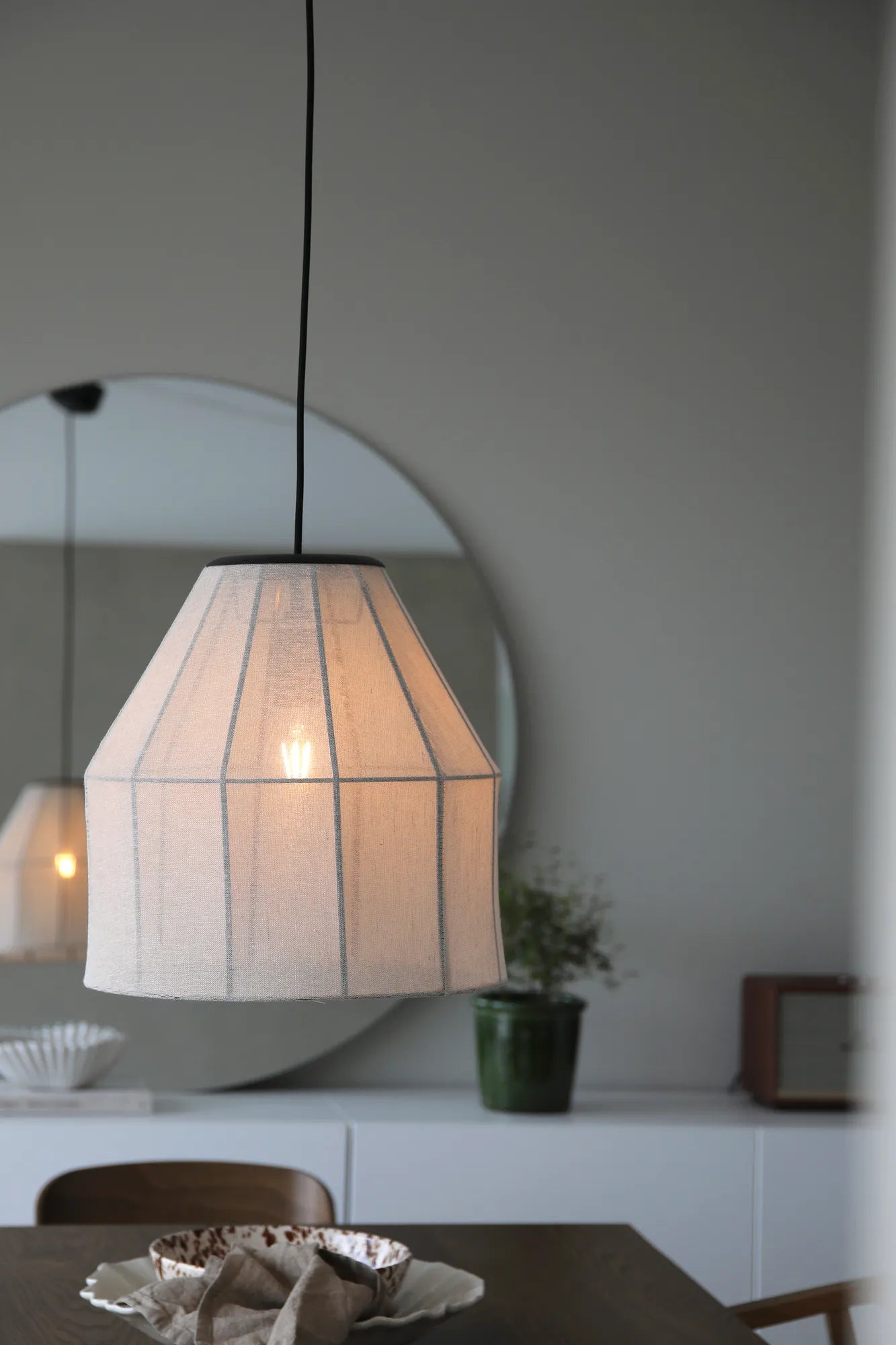 Aiko beige taklampa svensk design | Aiko beige pendant lamp Swedish design | Aiko beige Pendelleuchte schwedisches Design