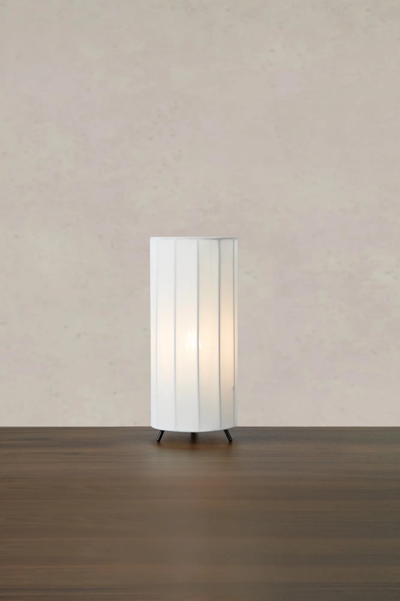 Hikari vit bordslampa stilren belysning skandinavisk design | Hikari white table lamp Scandinavian design | Hikari weiß