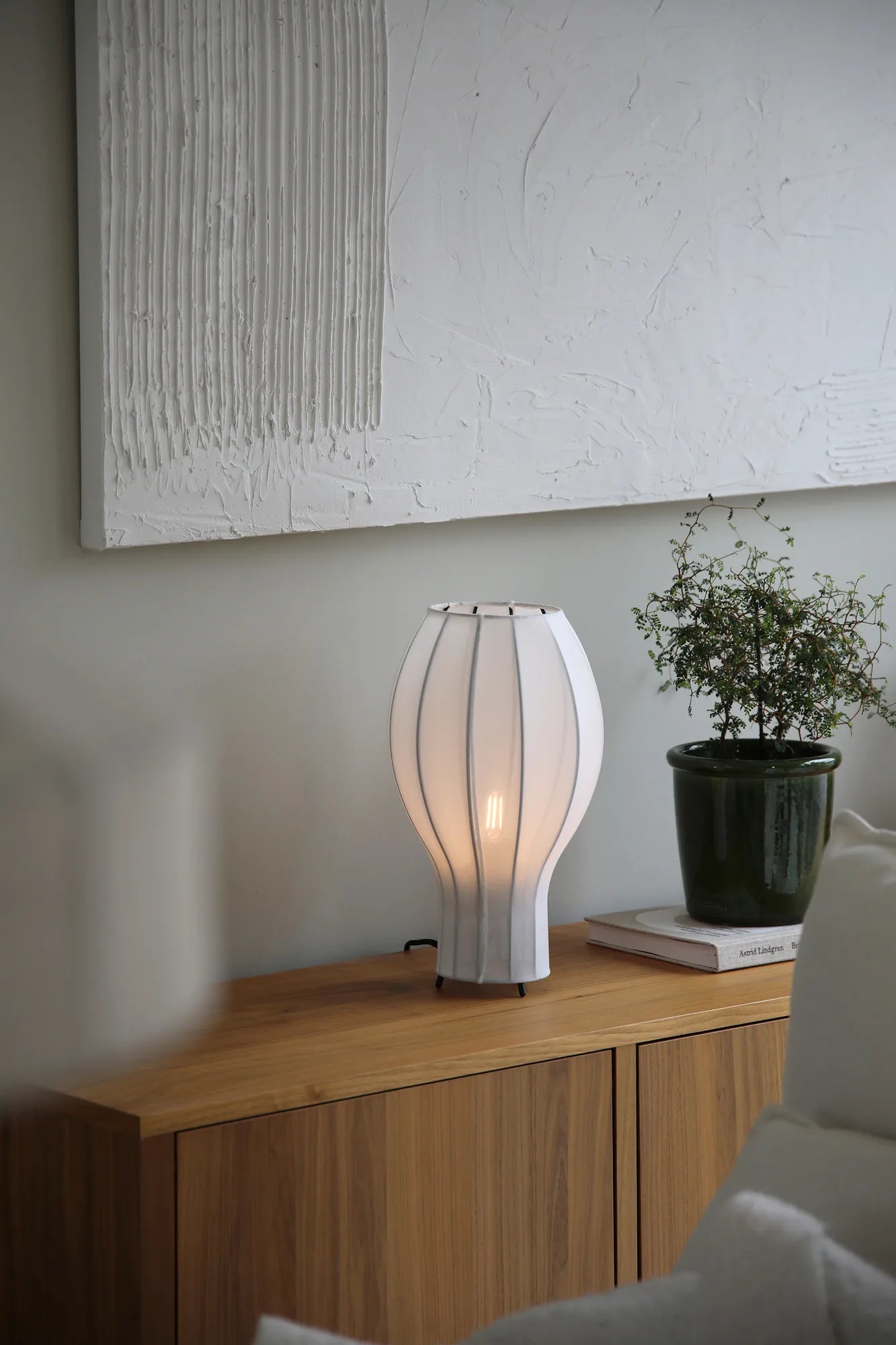 Globo vit bordslampa belysning | Globo white table lamp | Globo weiß Tischlampe