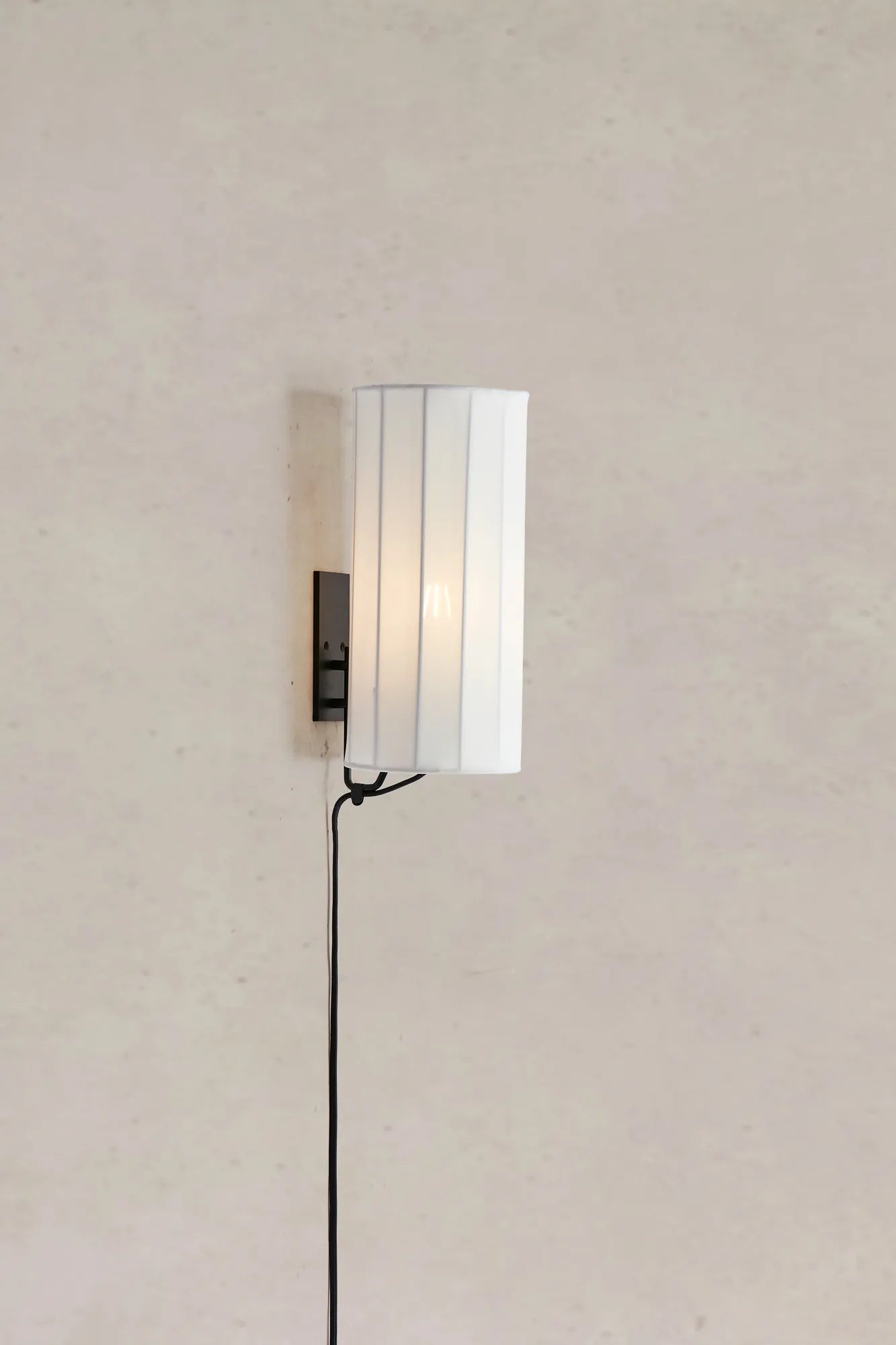 Hikari vit vägglampa stilren belysning | Hikari white wall lamp | Hikari weiß Wandleuchte minimalistische Beleuchtung