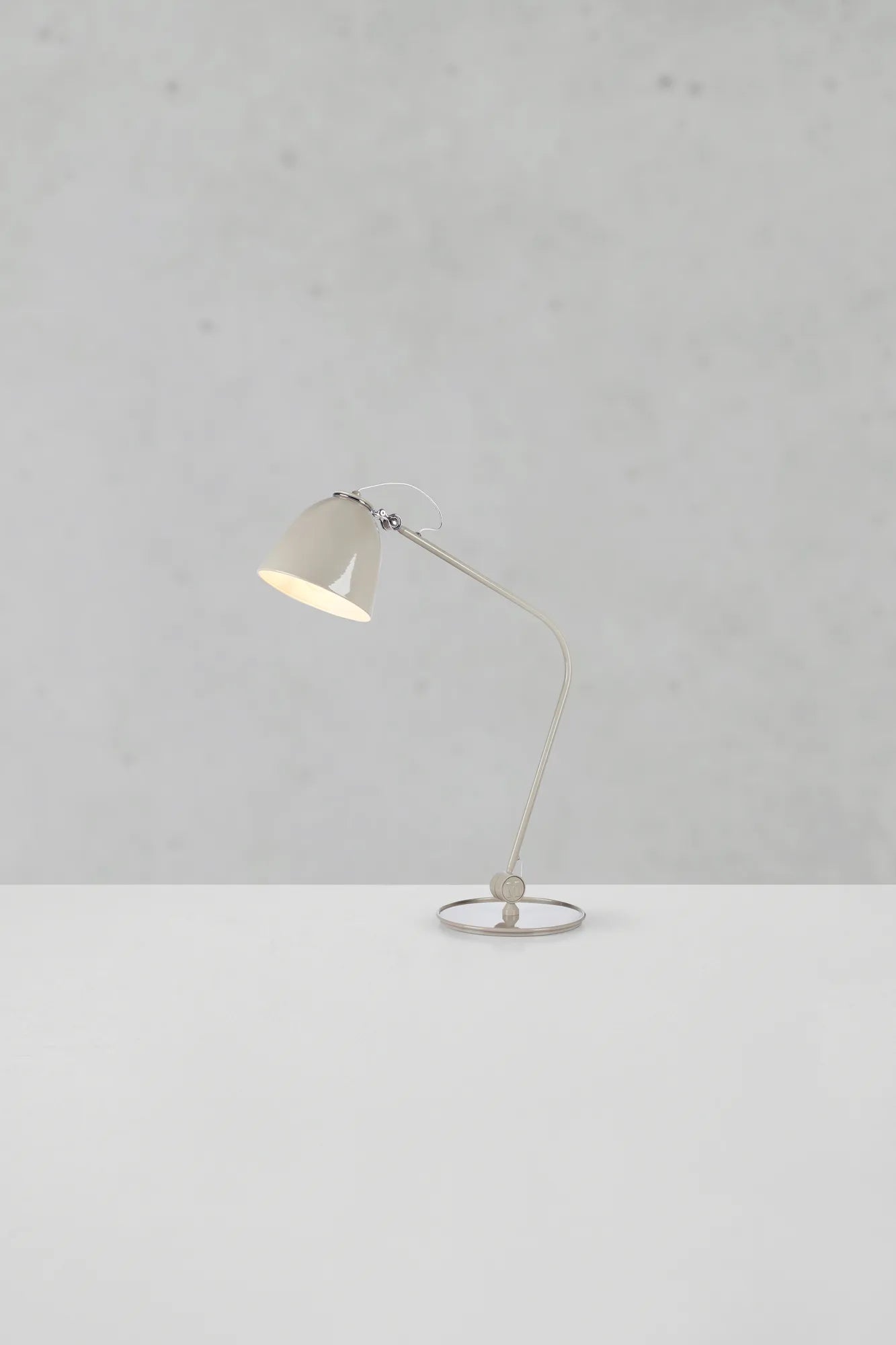 Tilt bordslampa stilren belysning | Tilt table lamp minimalist lighting | Tilt Tischlampe minimalistische Beleuchtung