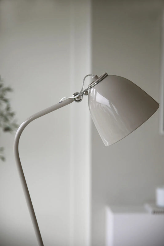 Tilt golvlampa skandinavisk design | Tilt floor lamp Scandinavian design | Tilt Stehlampe skandinavisches Design