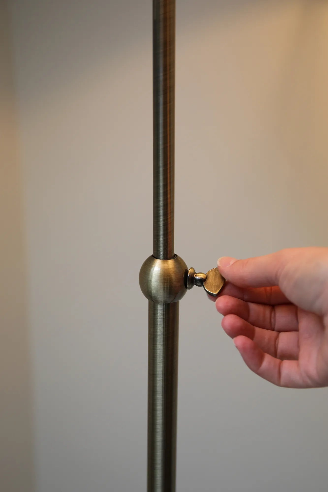 Oxford mässing golvlampa stilren belysning | Oxford brass floor lamp | Oxford Messing Stehlampe minimalistische Beleuchtung