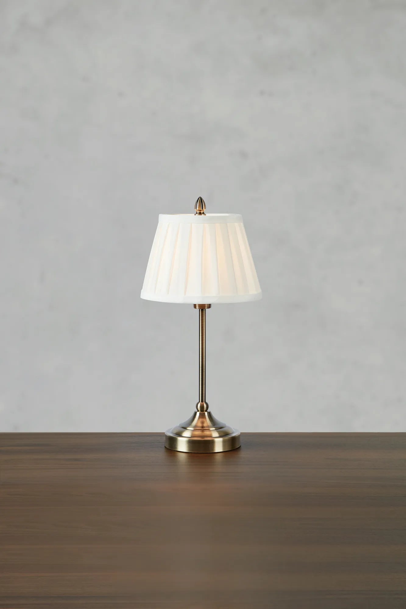 Oxford mässing bordslampa stilren belysning skandinavisk design | Oxford brass table lamp Scandinavian design | Oxford