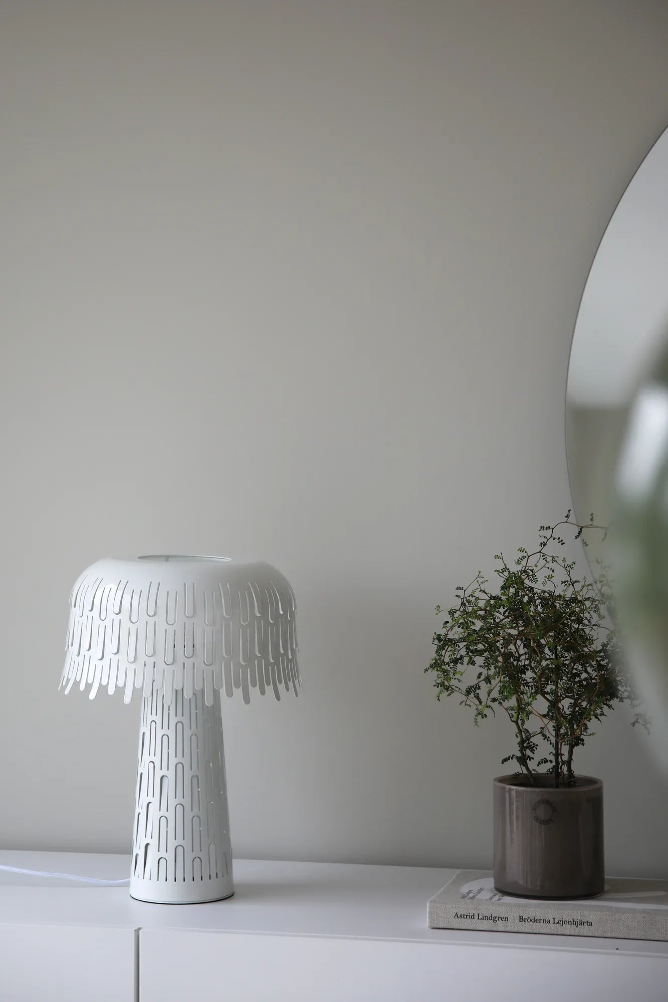 Verbera vit bordslampa skandinavisk design | Verbera white table lamp | Verbera weiß Tischlampe skandinavisches Design