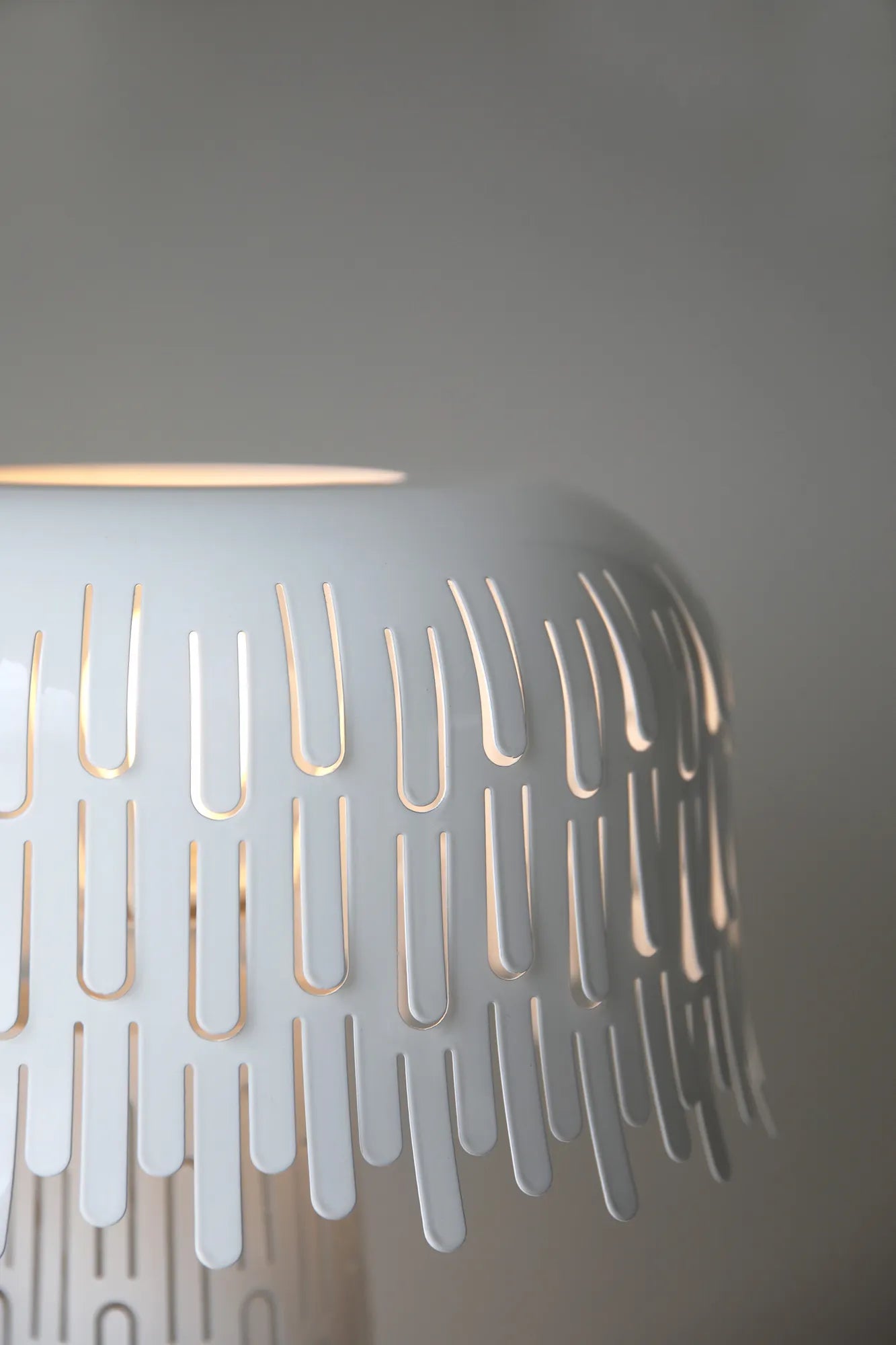 Verbera vit bordslampa stilren belysning | Verbera white table lamp | Verbera weiß Tischlampe minimalistische Beleuchtung