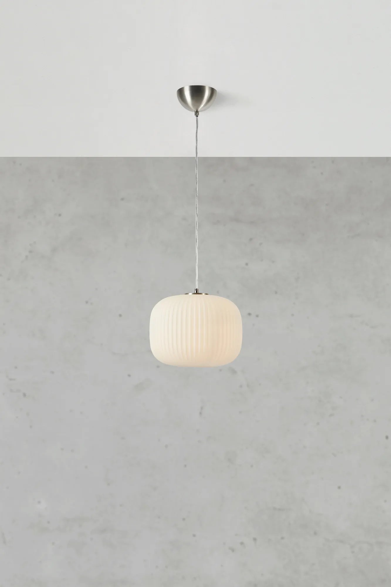 Sober stål taklampa stilren belysning | Sober steel pendant lamp | Sober Stahl Pendelleuchte minimalistische Beleuchtung