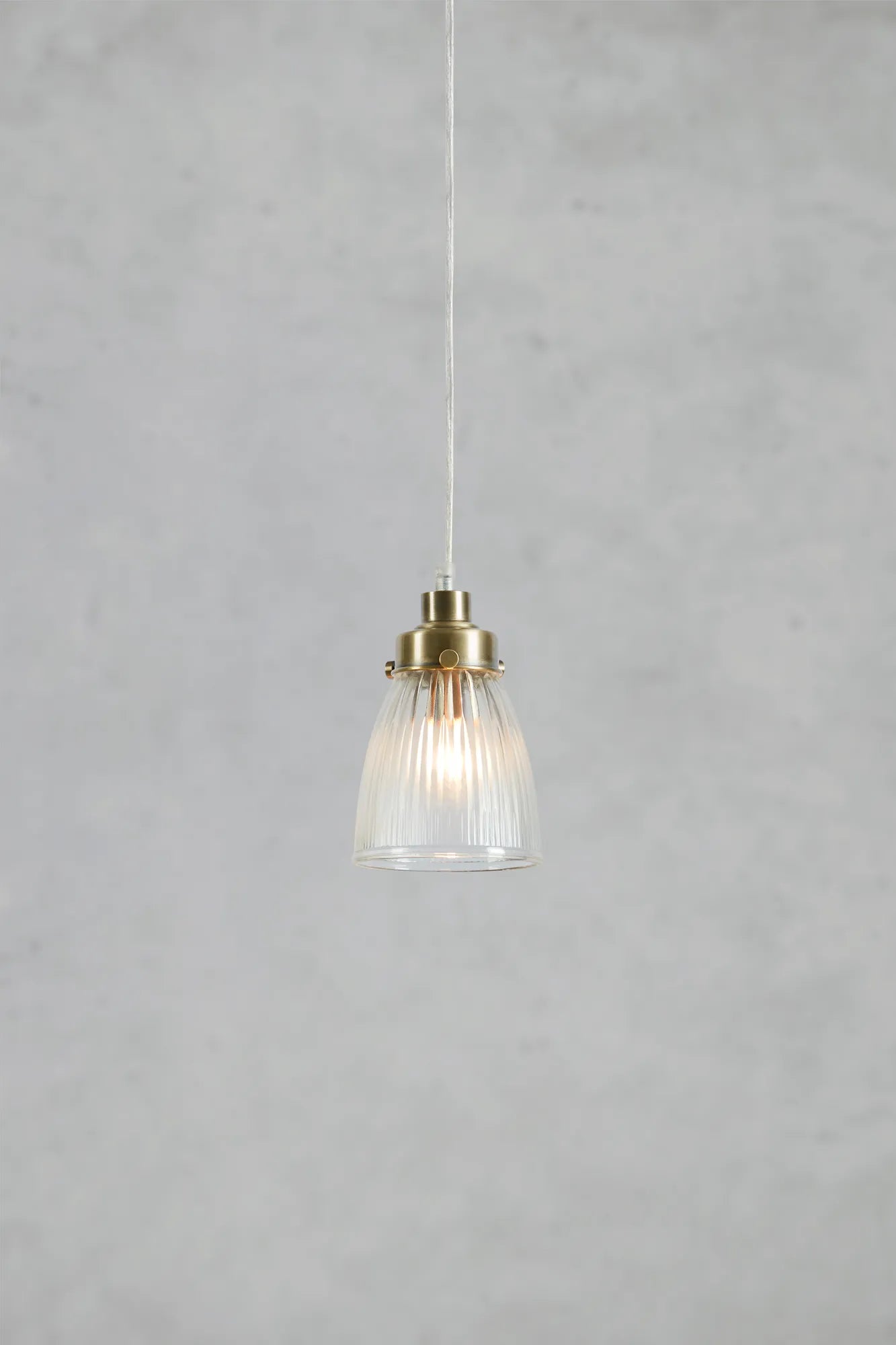 Bellis mässing fönsterlampa stilren belysning skandinavisk design | Bellis brass Scandinavian design | Bellis Messing