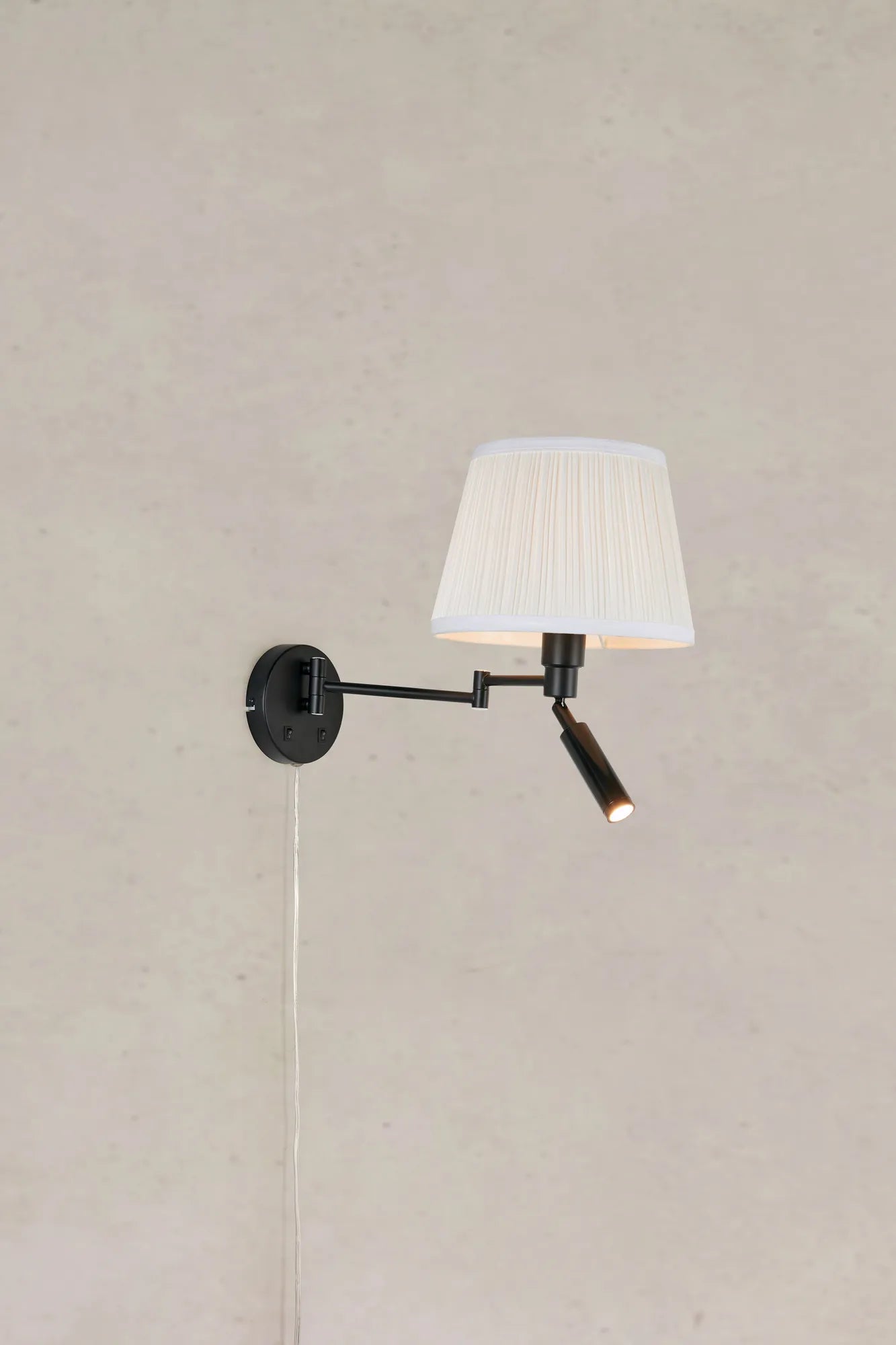 Pivot svart vägglampa stilren belysning | Pivot black wall lamp | Pivot schwarz Wandleuchte minimalistische Beleuchtung