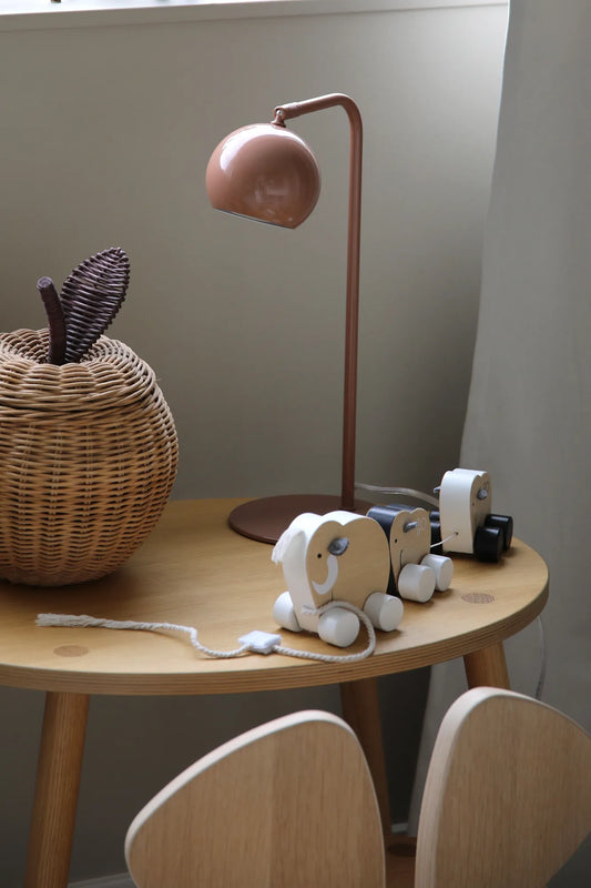 Pop brun bordslampa skandinavisk design | Pop brown table lamp Scandinavian | Pop braun Tischlampe skandinavisches Design