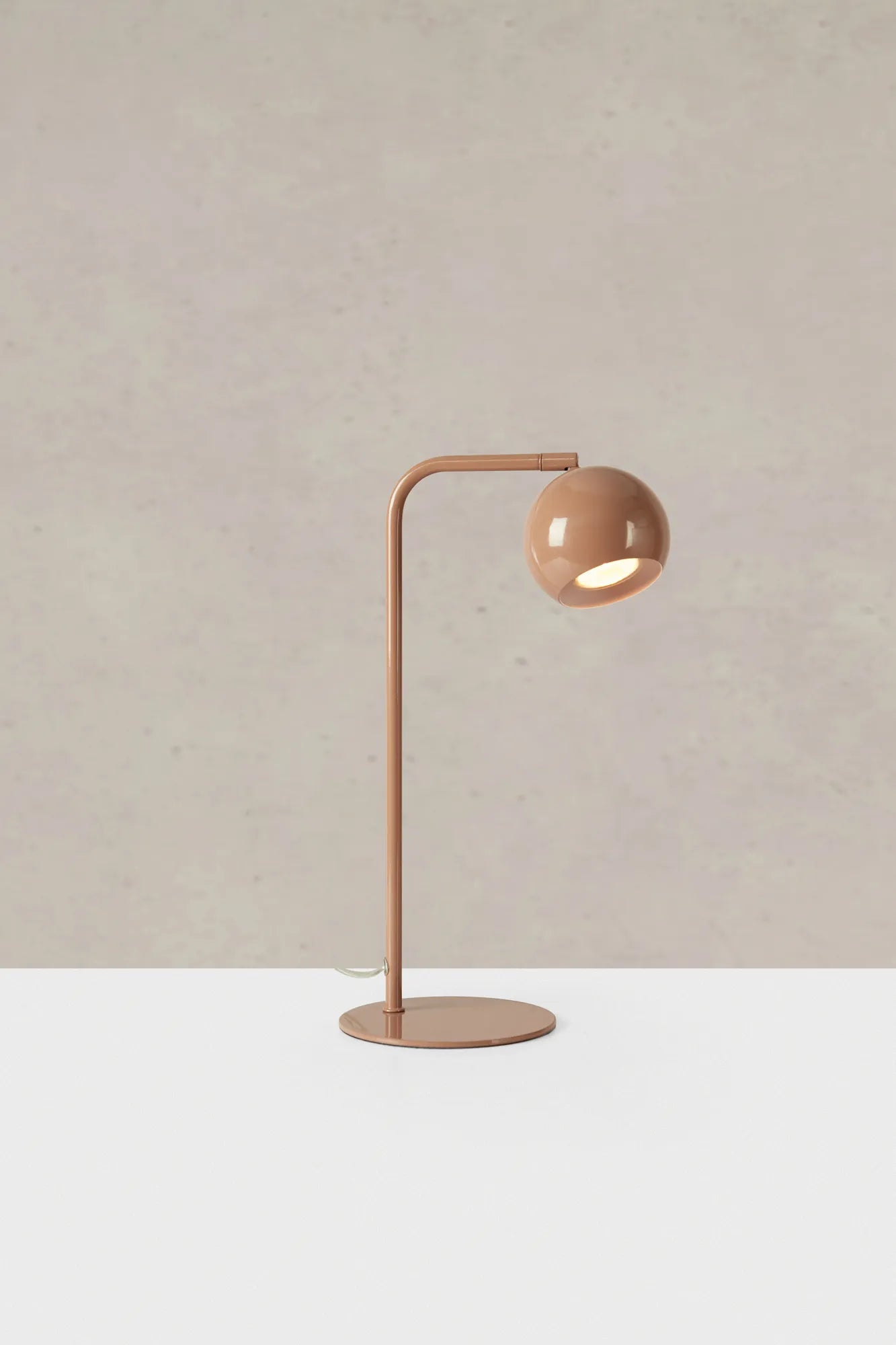 Pop brun bordslampa stilren belysning | Pop brown table lamp minimalist | Pop braun Tischlampe minimalistische Beleuchtung