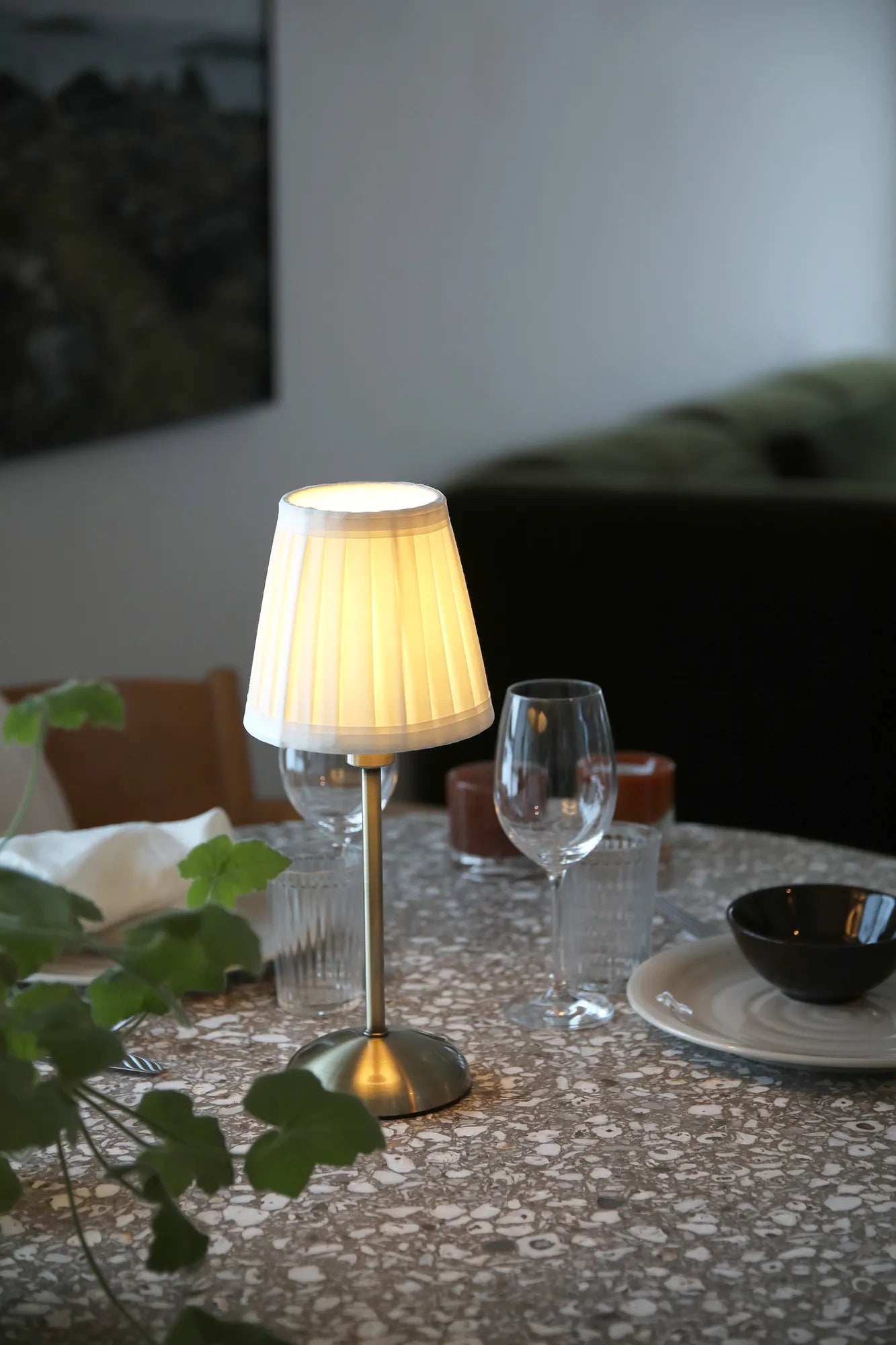 Anno Uppladdningsbar Bordslampa Vit/Mässing